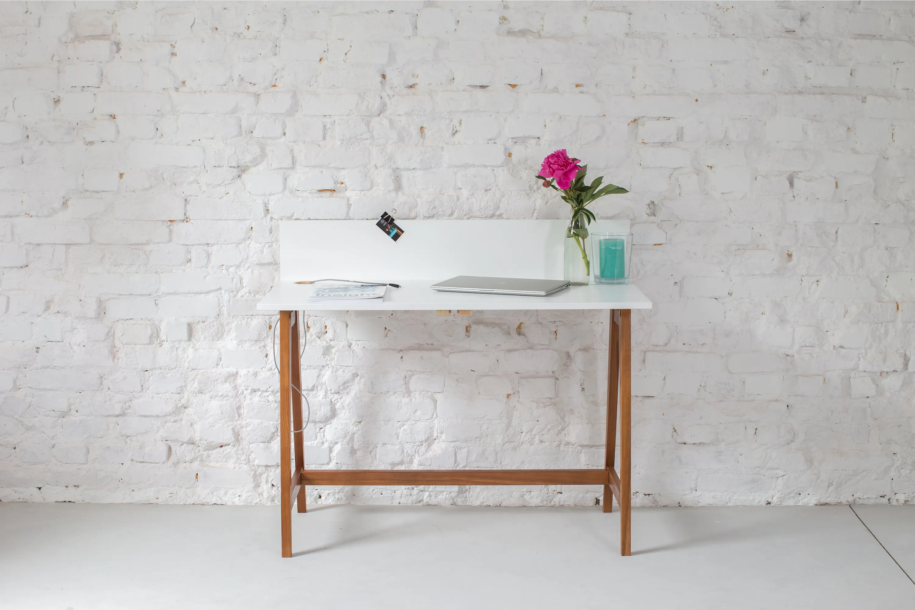 Biurko z otworem na kable LUKA 110x50 ciemnoszary blat/kolor dębu - RGB_WDLUK36_OAK