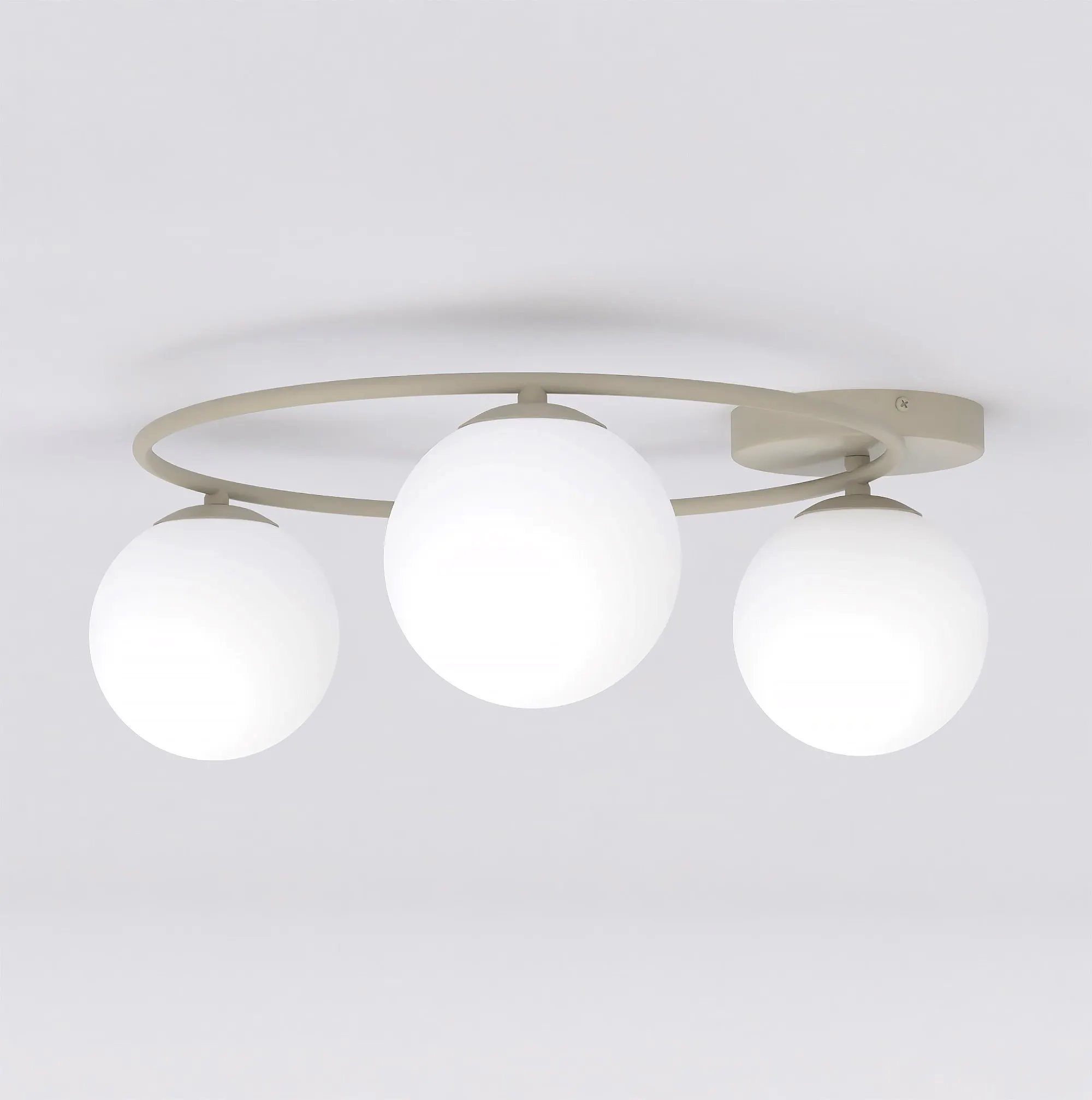 lampa sufitowa, trzy kule, szklane klosze, metalowa rama, biała