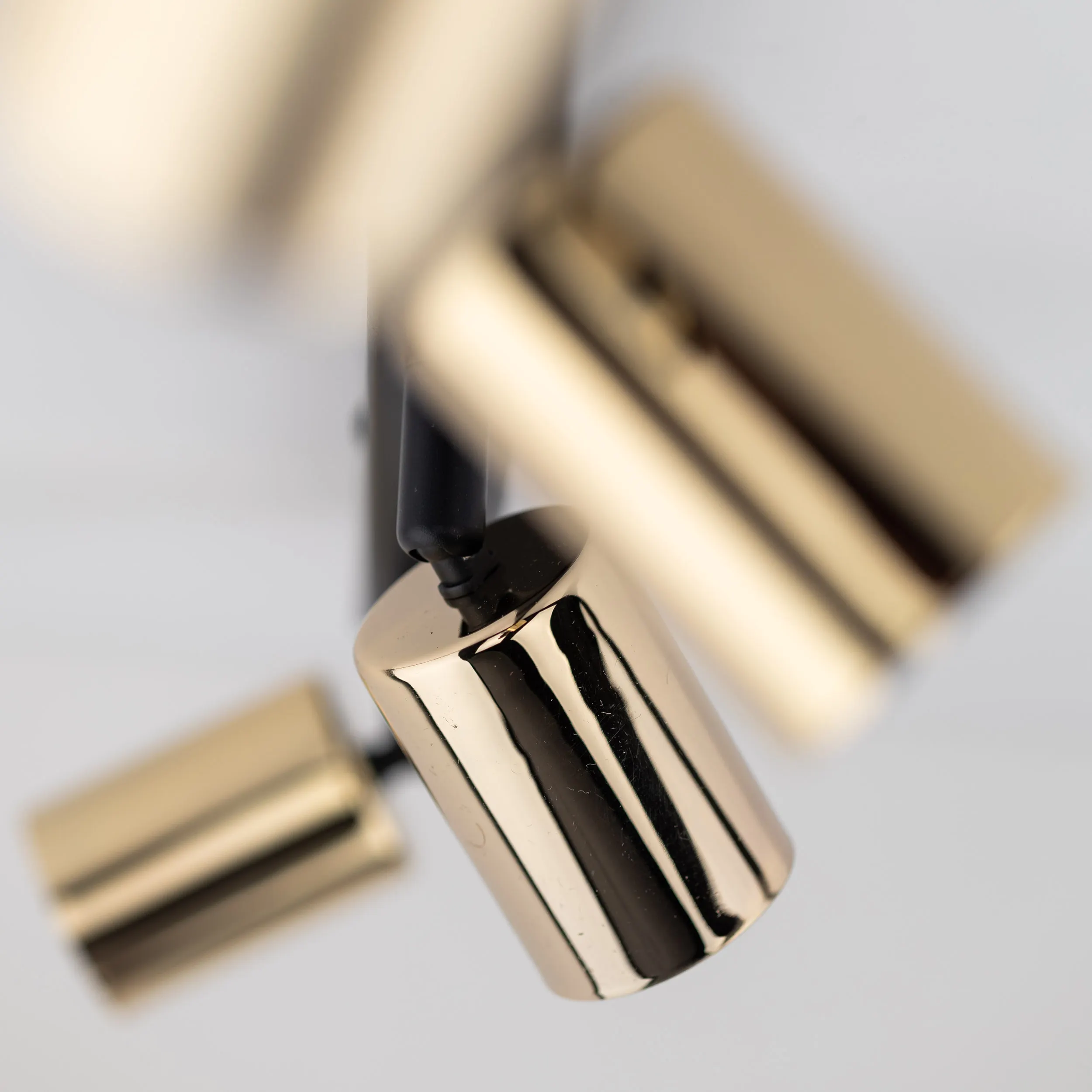 Lampa sufitowa TOP czarna ze złotymi reflektorami regulowanymi 83x19x15cm - TK_5969