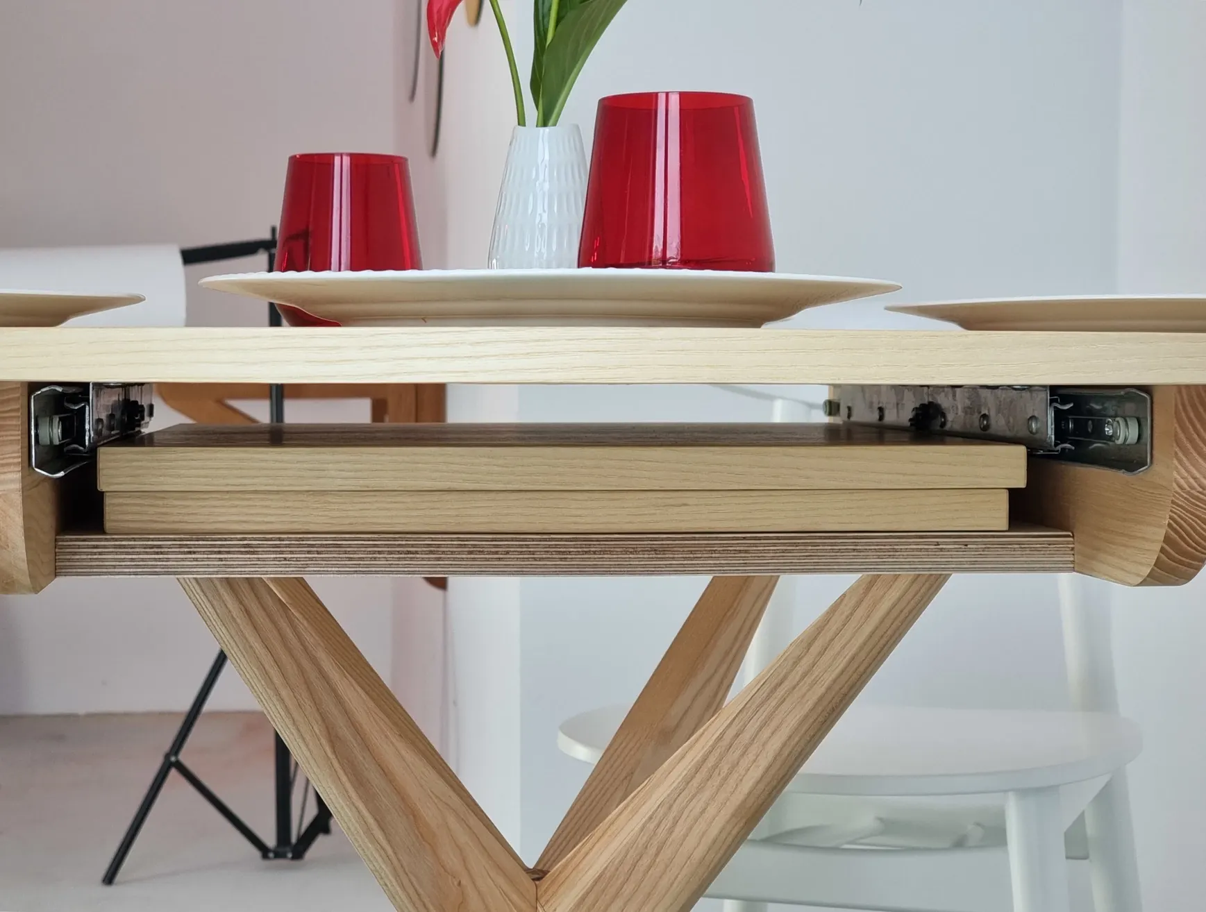 Stół okrągły rozsuwany JUBI 90x90-130 cm jesion naturalny — zdjęcie 4