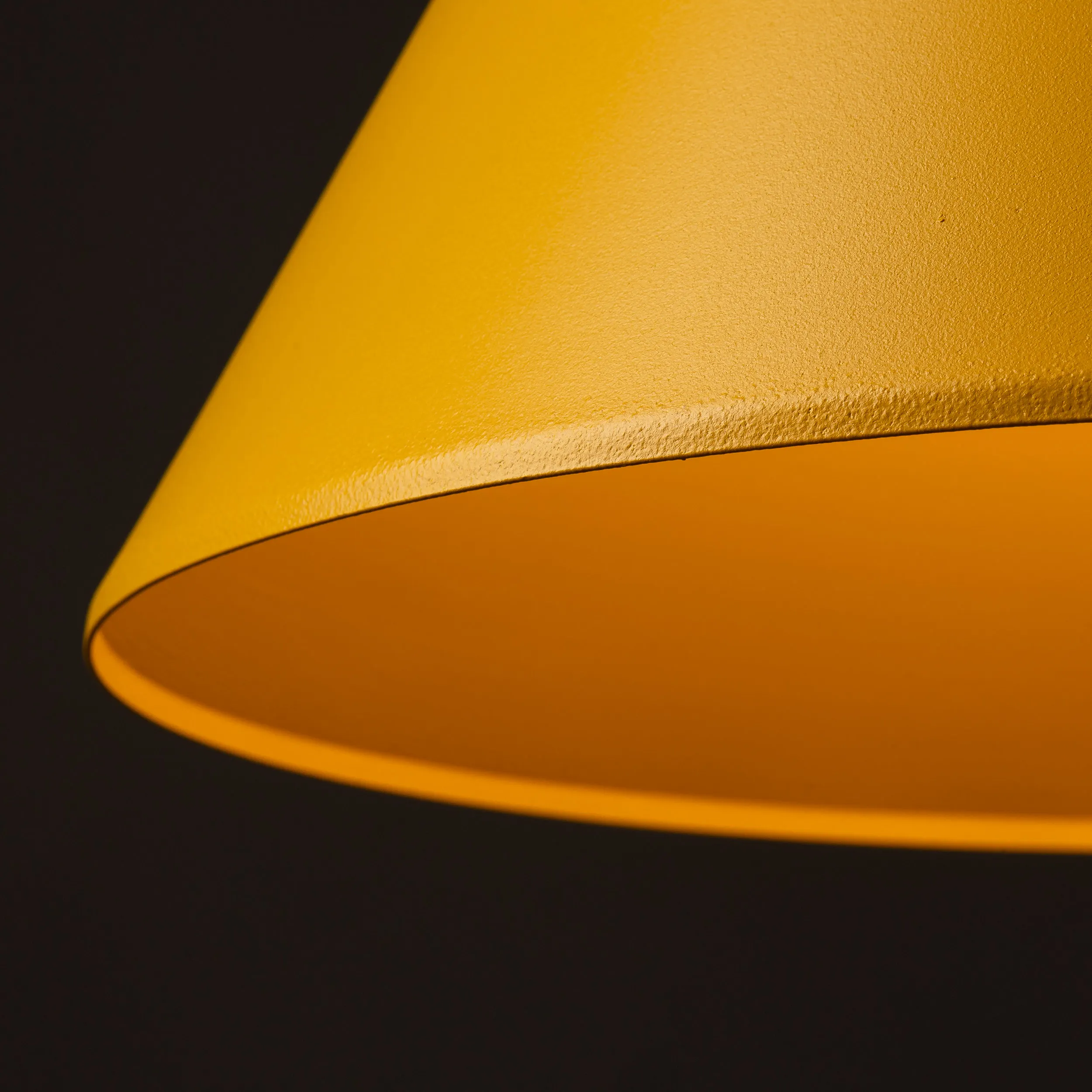 Lampa wisząca CONO żółta na białym przewodzie metalowa 170x32cm - TK_3281