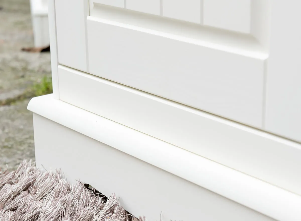 Komoda BELLUNO ELEGANTE 3-drzwiowa z 2 szufladami i przeszkleniem - biała - PL001B