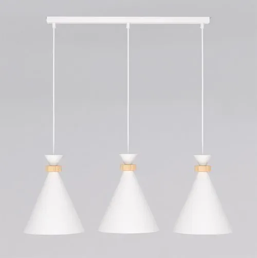 image lampa wisząca, trzy lampy, plastikowy abażur, biała lampa, wyrównana stylistyka