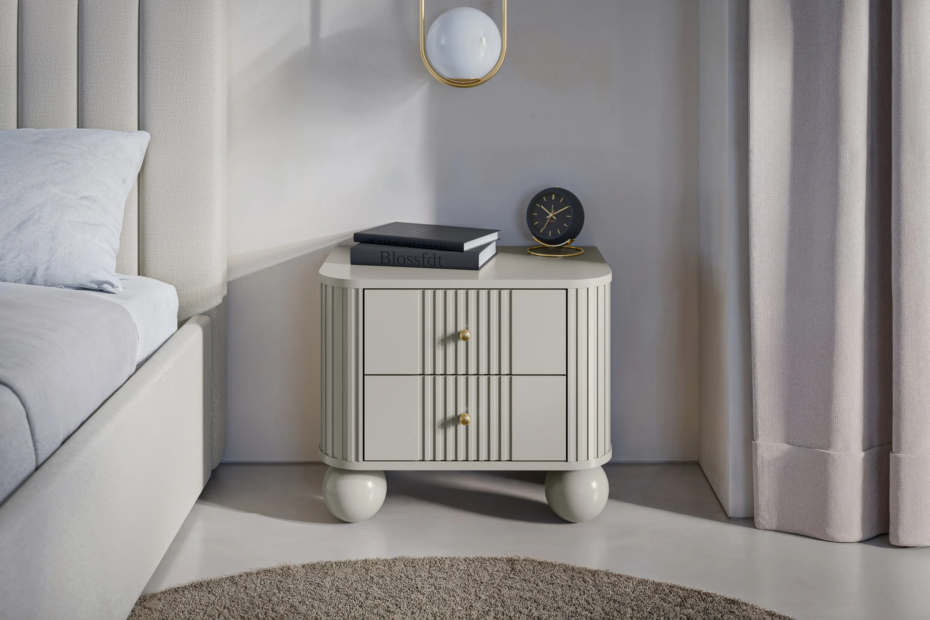 Szafka nocna z 2 szufladami VESPER 56 zestaw 2 sztuk ryflowany front cashmere złote uchwyty nogi kule - B_163828