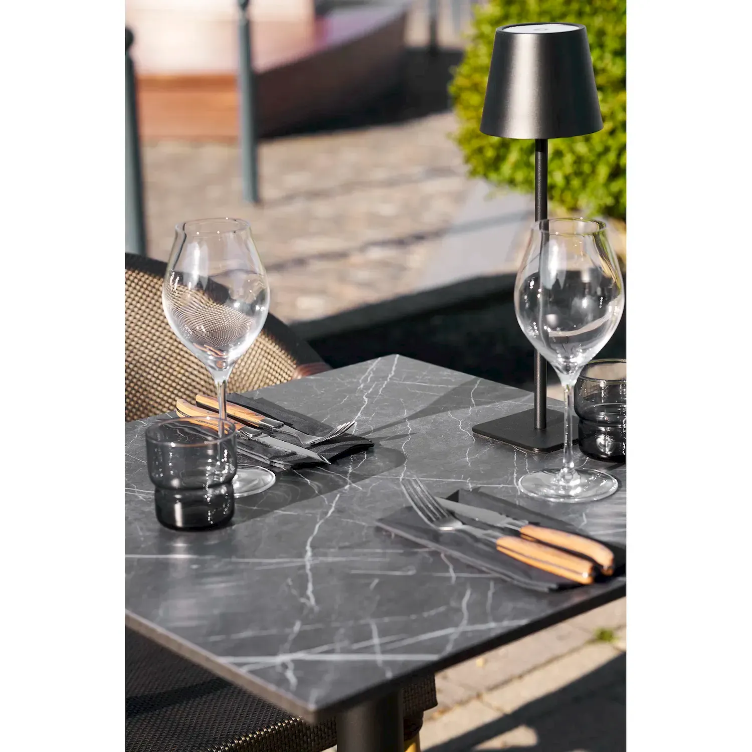 Stolik kawowy BISTRO 60x60 czarny efekt marmuru - 7501182