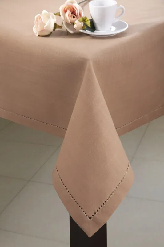 OBRUS HELEN 30X45 CM JASNOBRĄZOWY OBRUS HELEN 30X45 CM JASNOBRĄZOWY