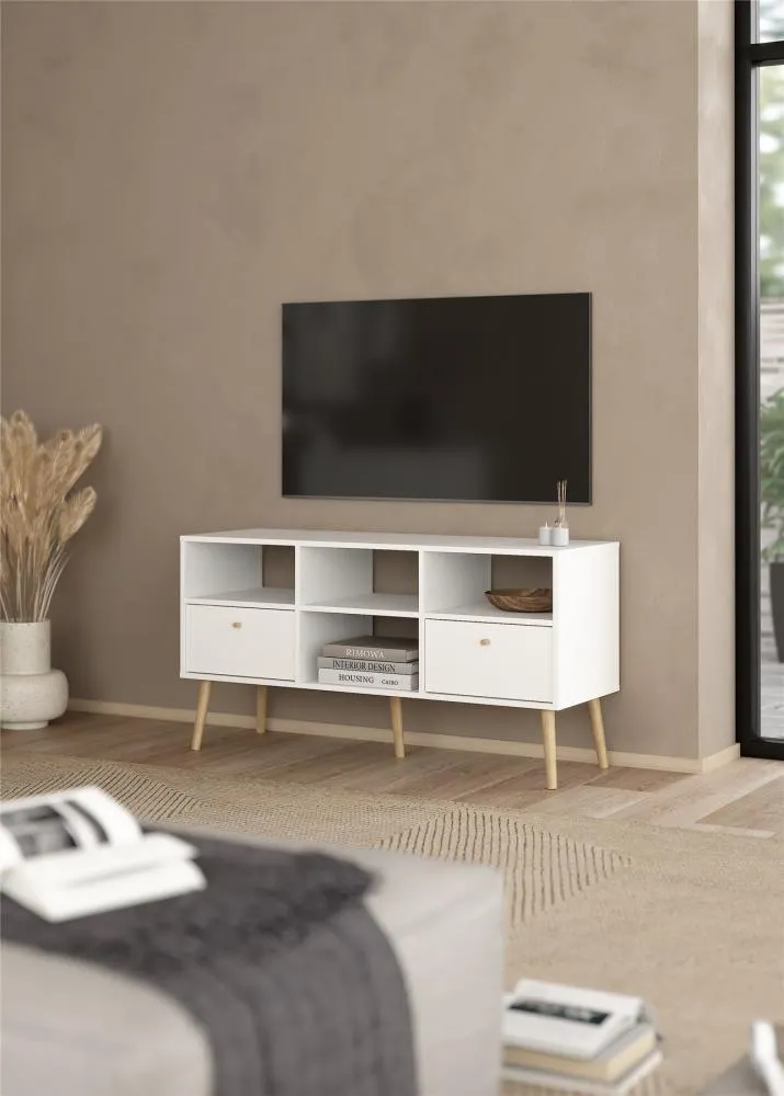 komoda pod TV, mebel z drewna, nóżki drewniane, telewizor na meblu, system przechowywania