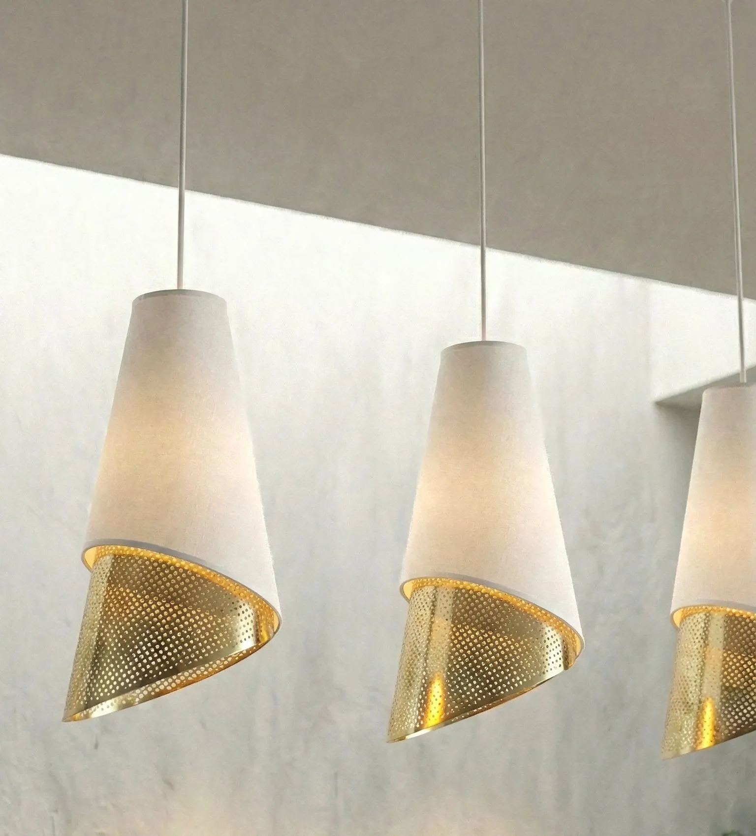 Lampa wisząca z perforowanym kloszem MODA 3 złoty biały - 1618/3