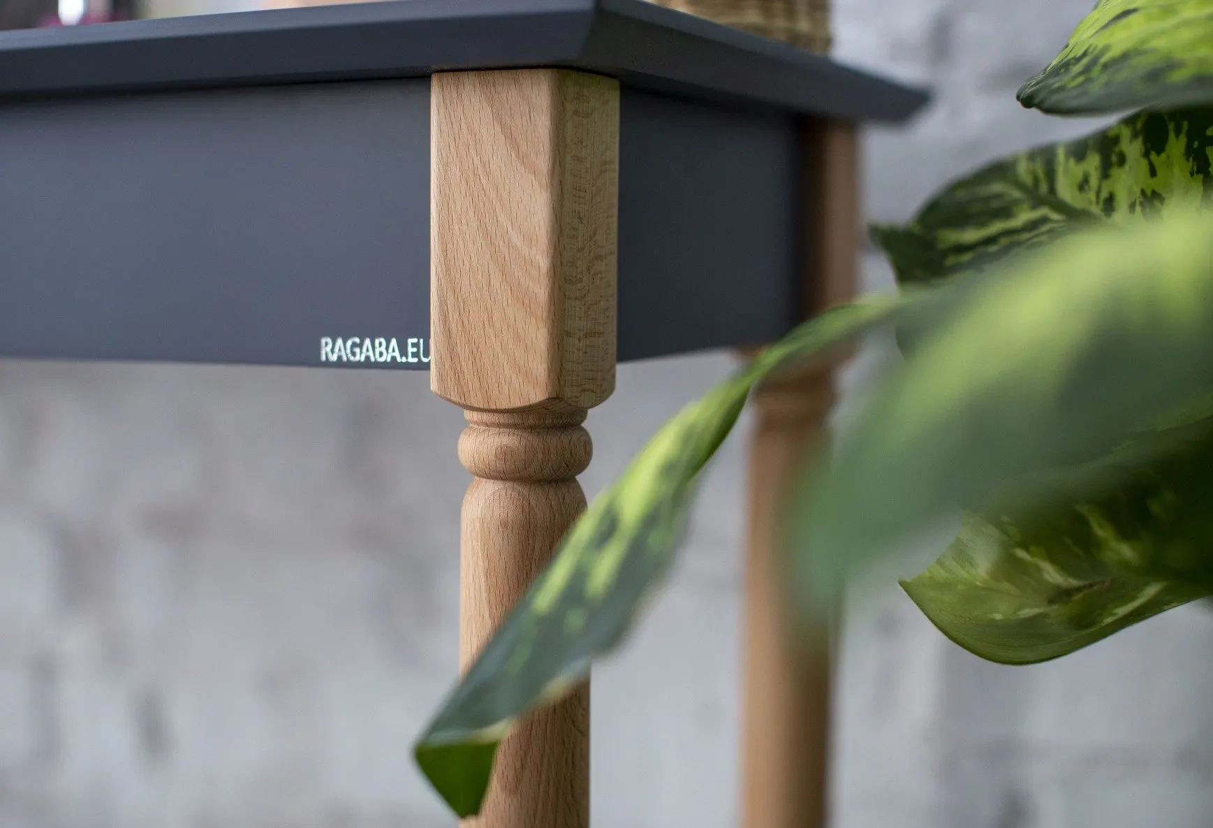 Biurko z szufladą MAMO 65x40 ciemnoszary blat/drewniane nogi - RAGABAWDMA16