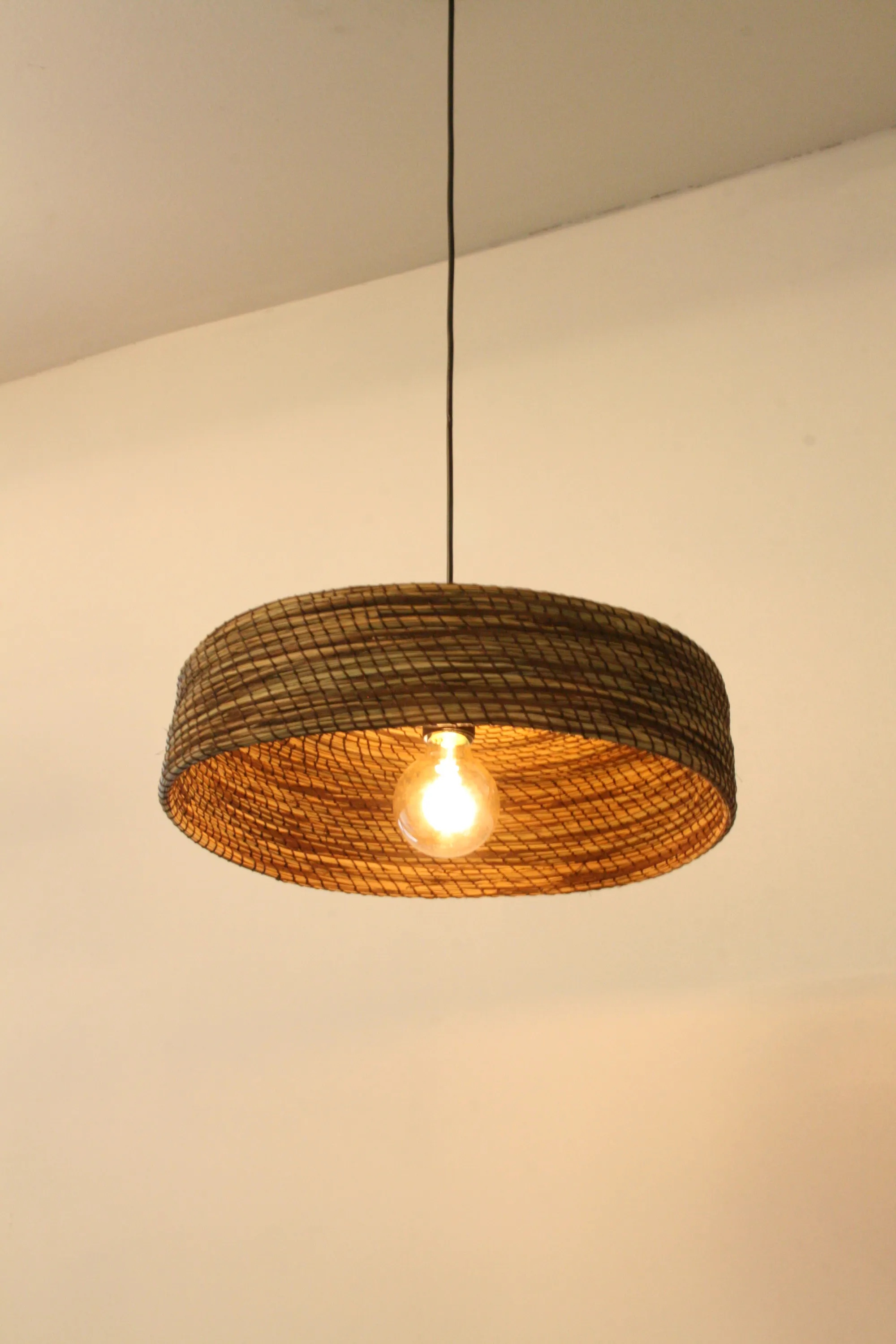 Lampa wisząca HAYARA z trawy pustynnej