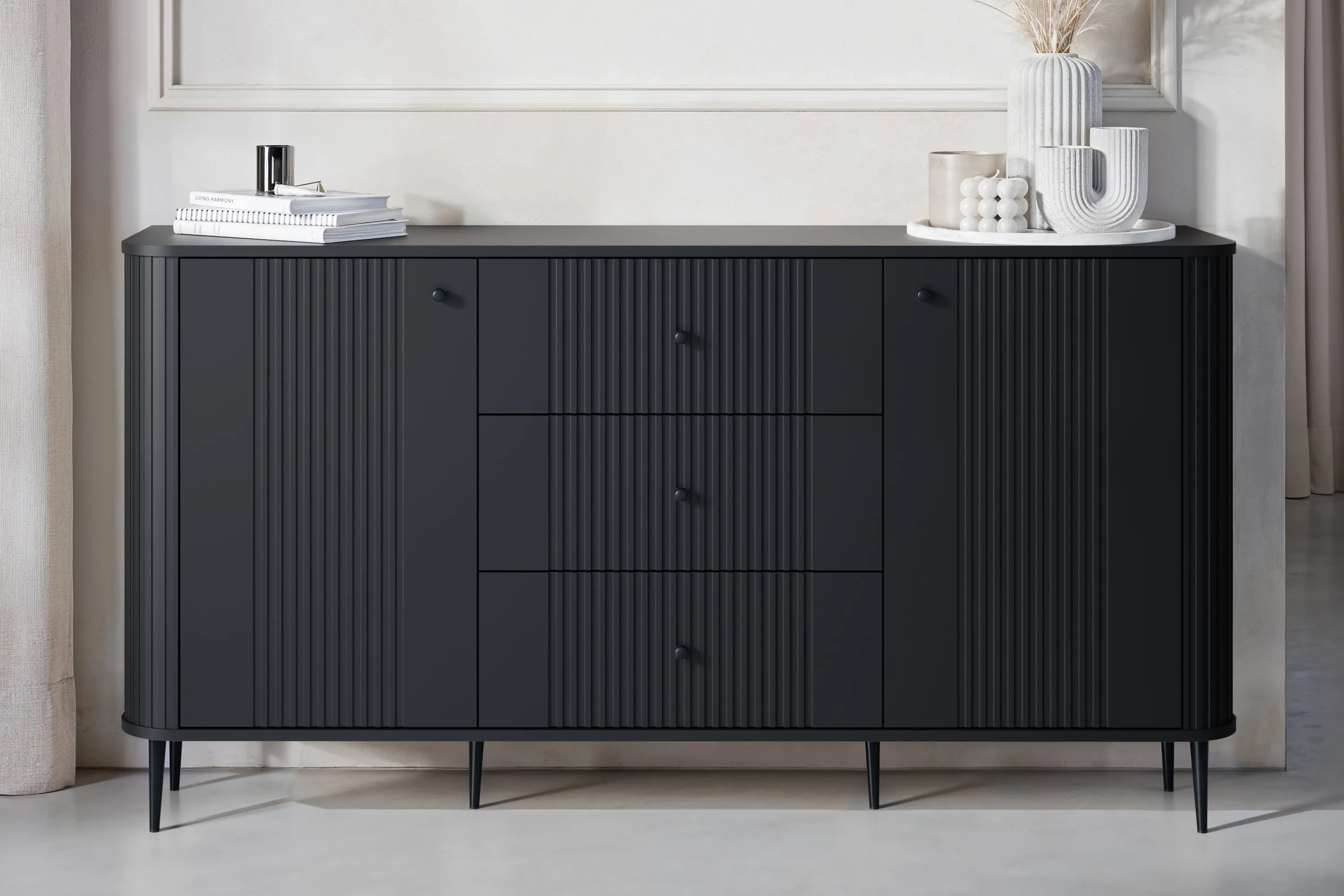 Komoda 2-drzwiowa z 3 szufladami VESPER 160 ryflowany front czarna czarne nogi - B_163613