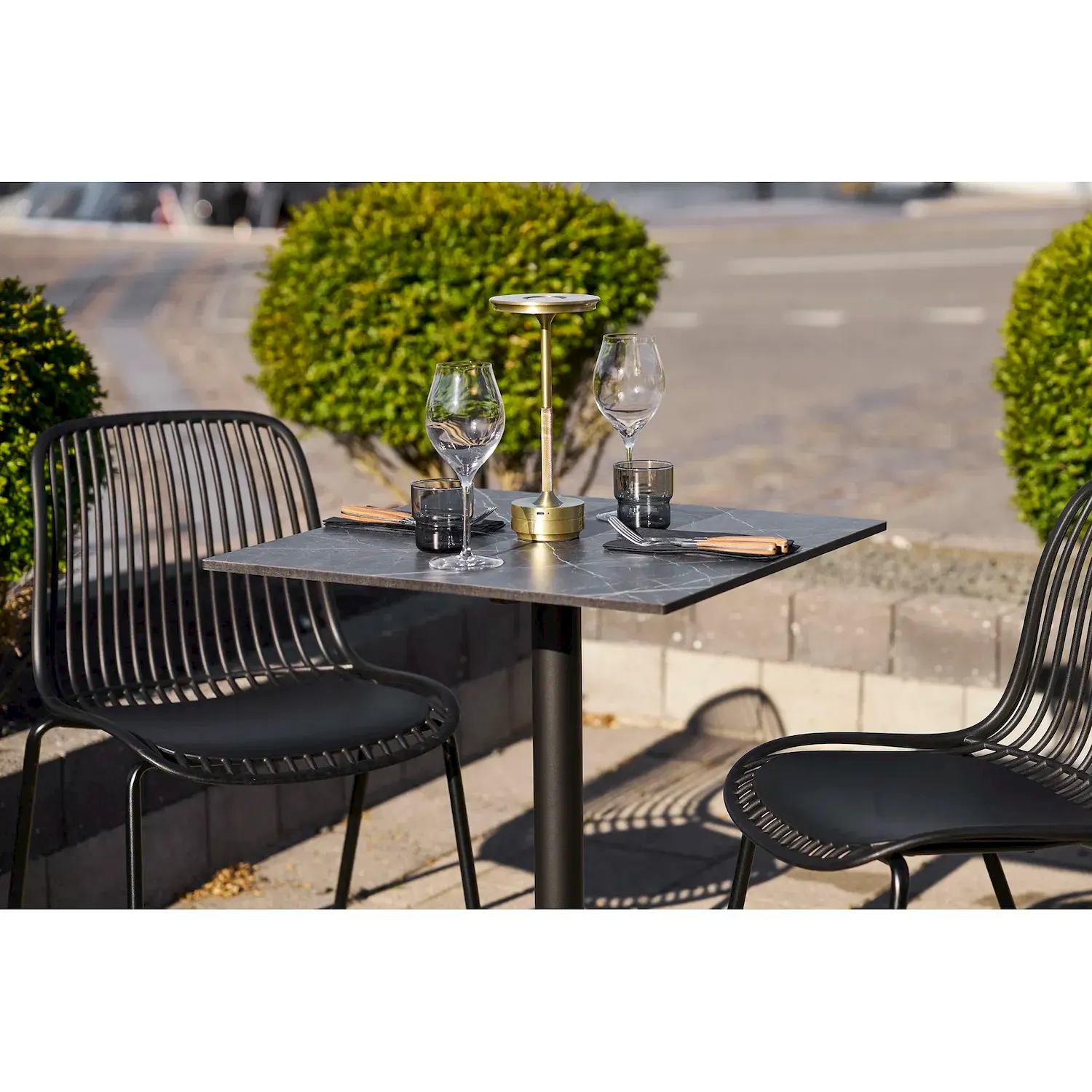 Stolik kawowy BISTRO 60x60 efekt marmuru/czarna podstawa - 7501181