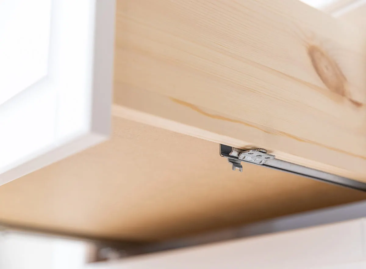 Witryna wąska MARONE ELITE 1-drzwiowa z 2 szufladami - biały, złocisty - PLMEL01