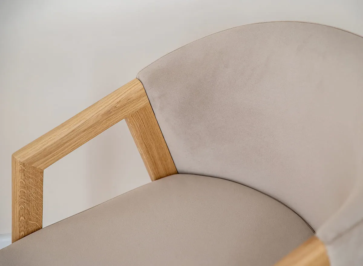 Krzesło tapicerowane AVELINA beżowe z drewnianymi nogami 9611 FORIO- beżowe - FOR9611AV