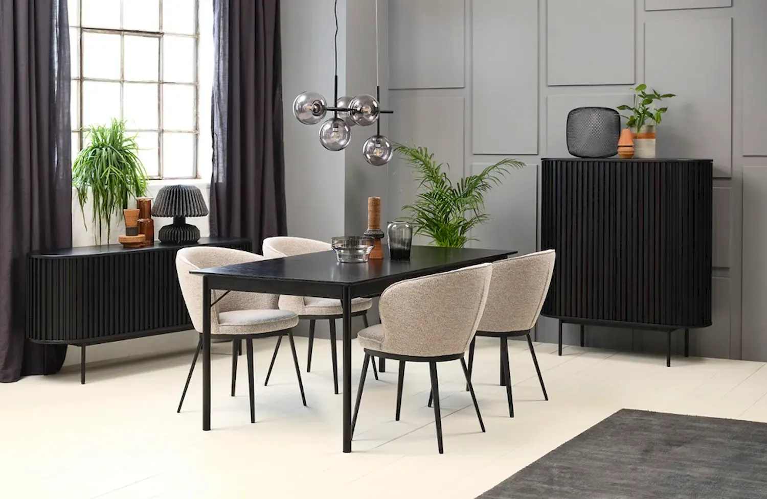 Komoda 2-drzwiowa SIENA z szufladą ryflowana czarna - UN_46084640