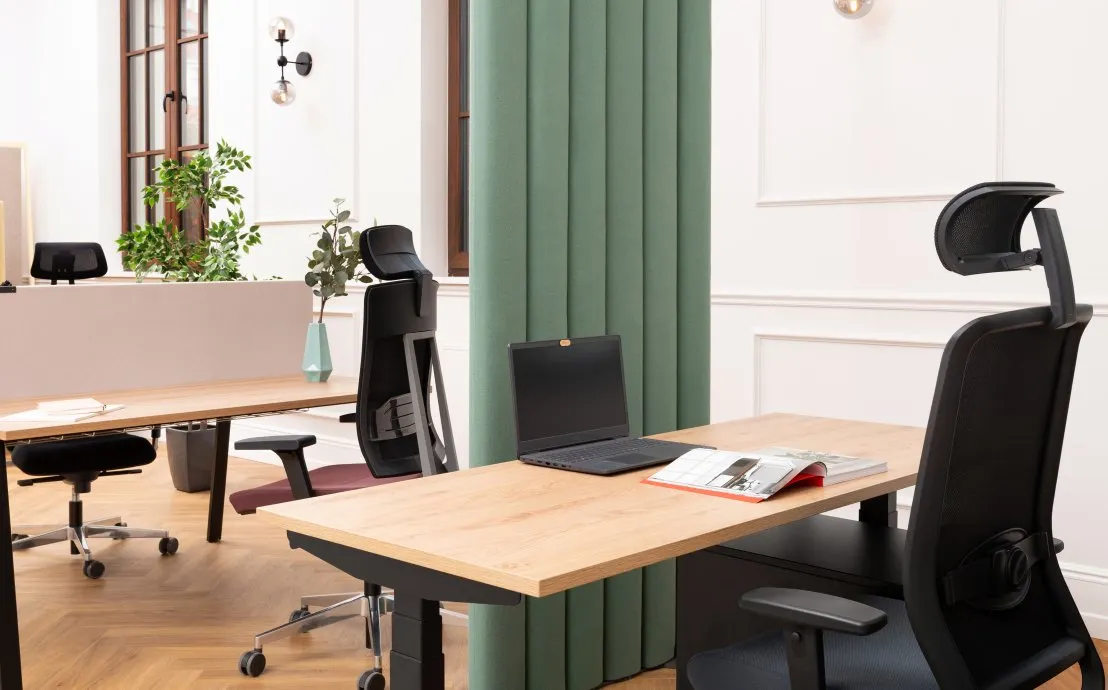 Biurko OP-LITE E elektryczne z regulacją wysokości dąb czarne 140x70x62,5(127,5)cm - OLE1470DNAPC