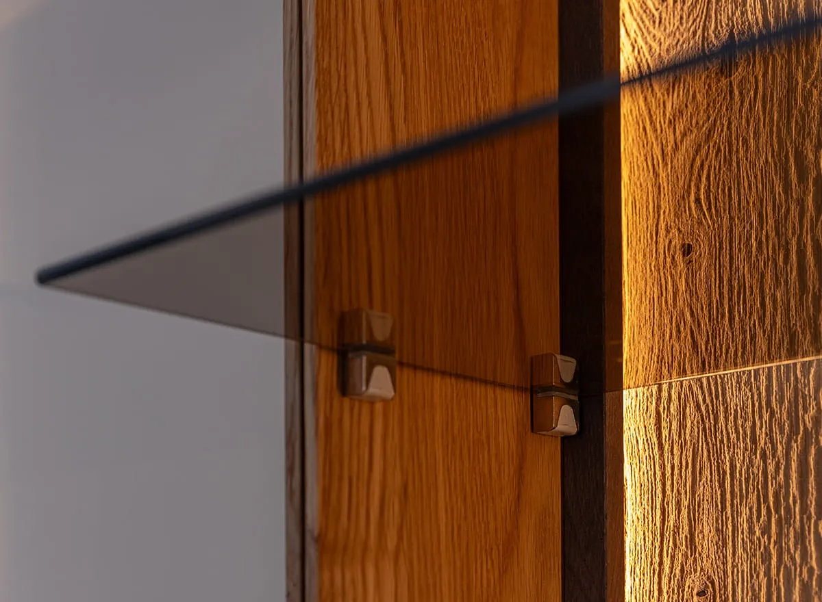 Witryna dębowa COLLODI oświetleniem - dąb olejowany - ZICOL02