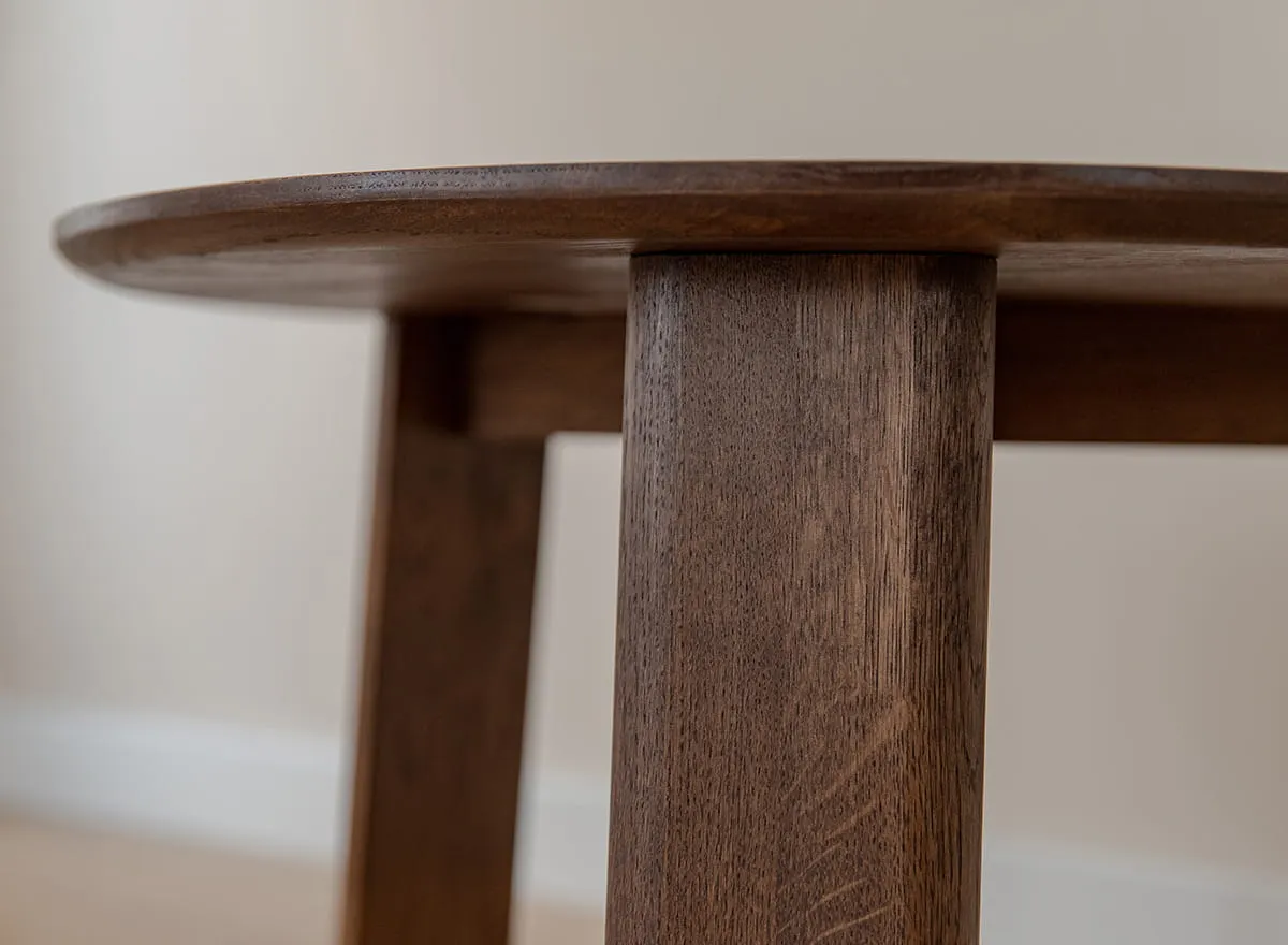 Stolik kawowy okrągły dębowy MONTI 61 cm ciemny dąb - PRHMON61T