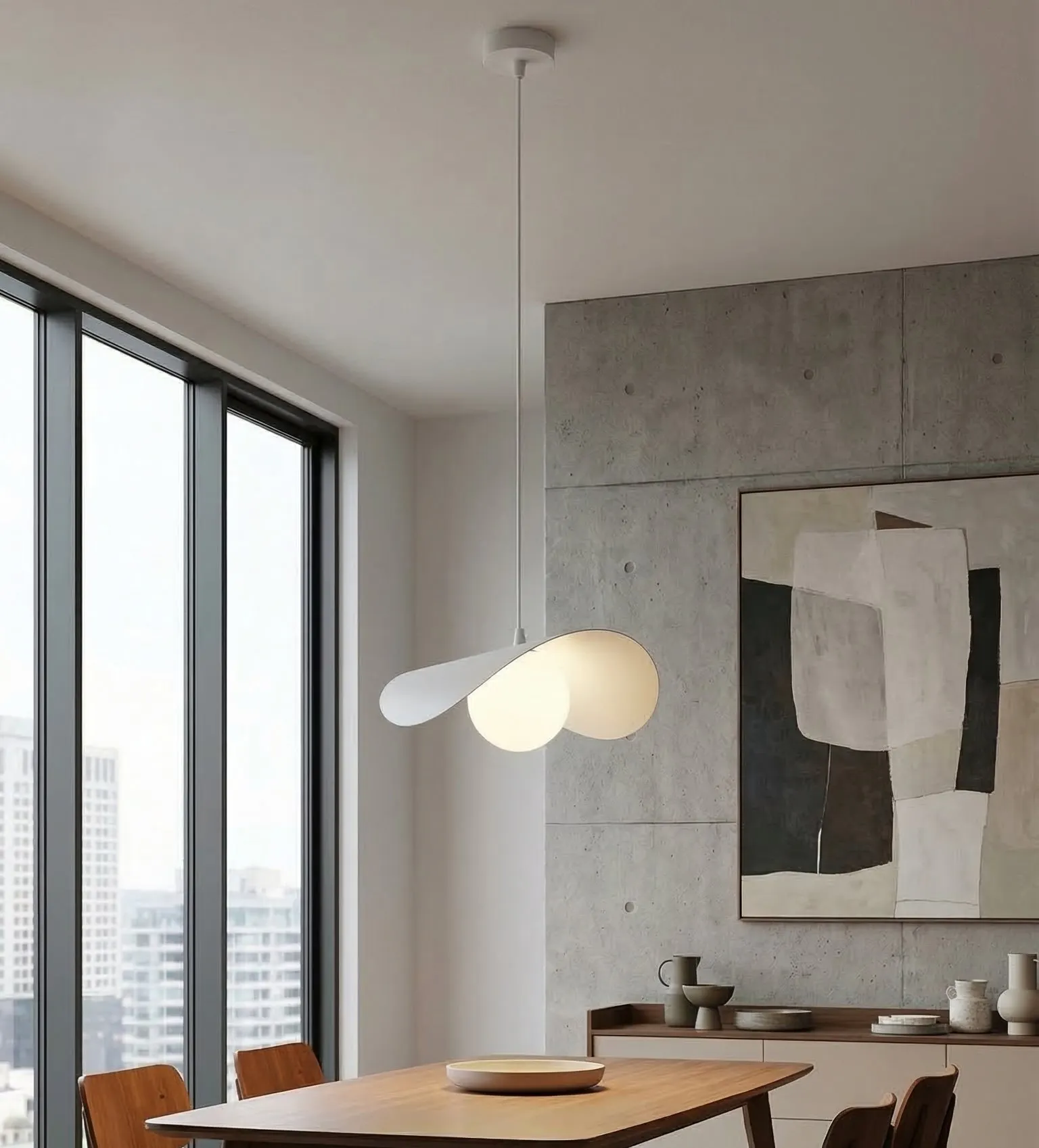 lampa wisząca, kolor neutralny, metalowy korpus, nowoczesny design, jadalnia