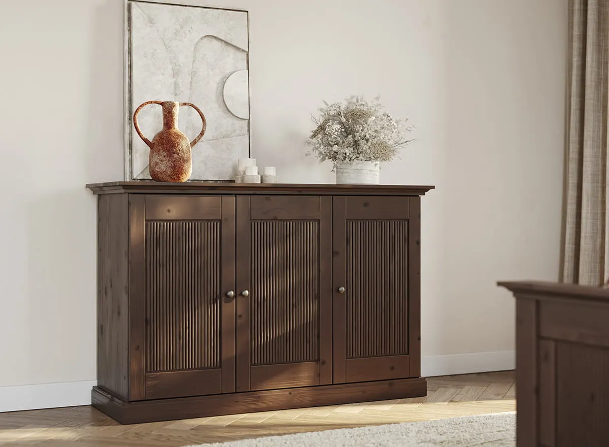 Komoda 3-drzwiowa drewniana ROSELLA 142 cm sosna ciemny brąz - SKROS05