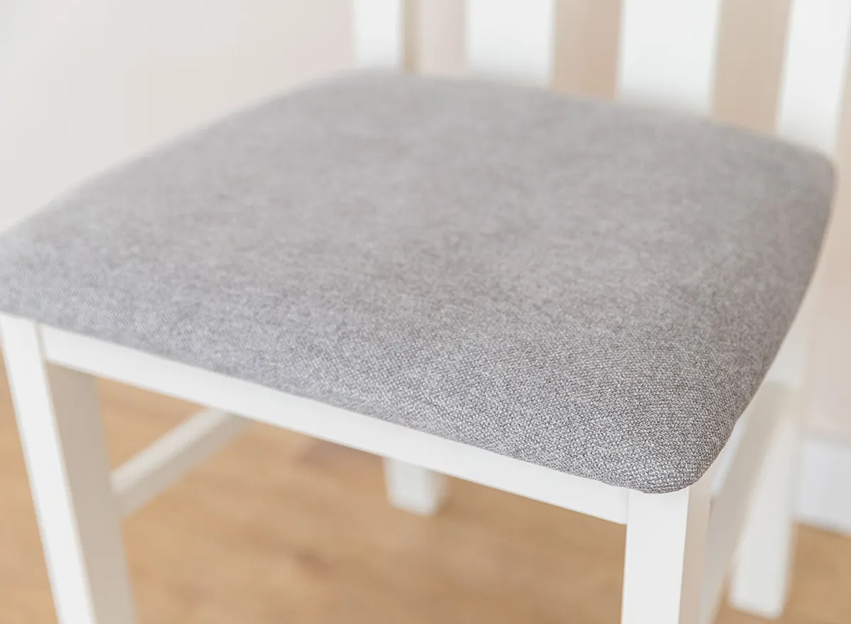 Krzesło BELLUNO ELEGANTE 10 z jasnoszarym siedziskiem materiałowym - białe (STORM 85) - DRMKT10/S85