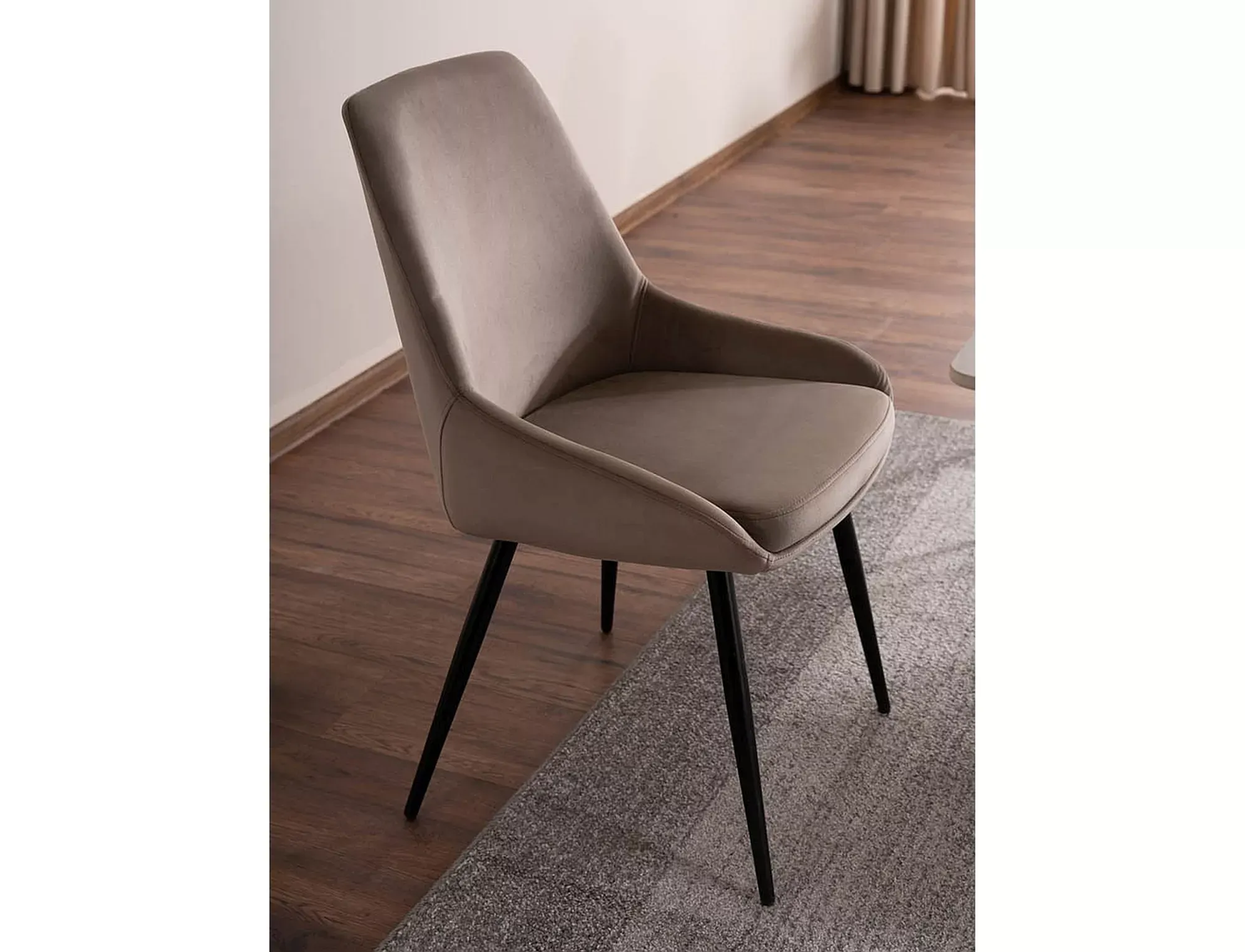 Krzesło tapicerowane COBE VELVET Bluvel 40 ciemny beż czarny stelaż - COBEVCCB