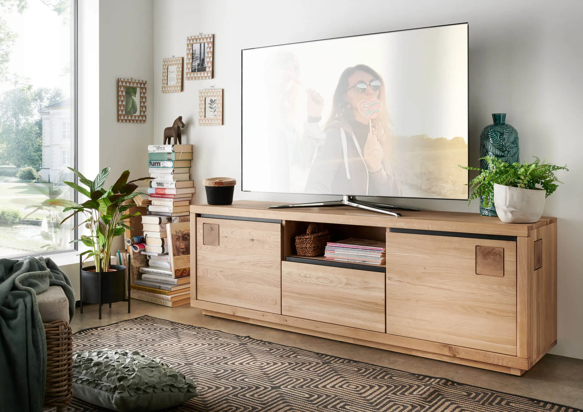 Szafka rtv dębowa HALLOW 170x56 z 2 drzwiami i szufladą - GK_1031596001