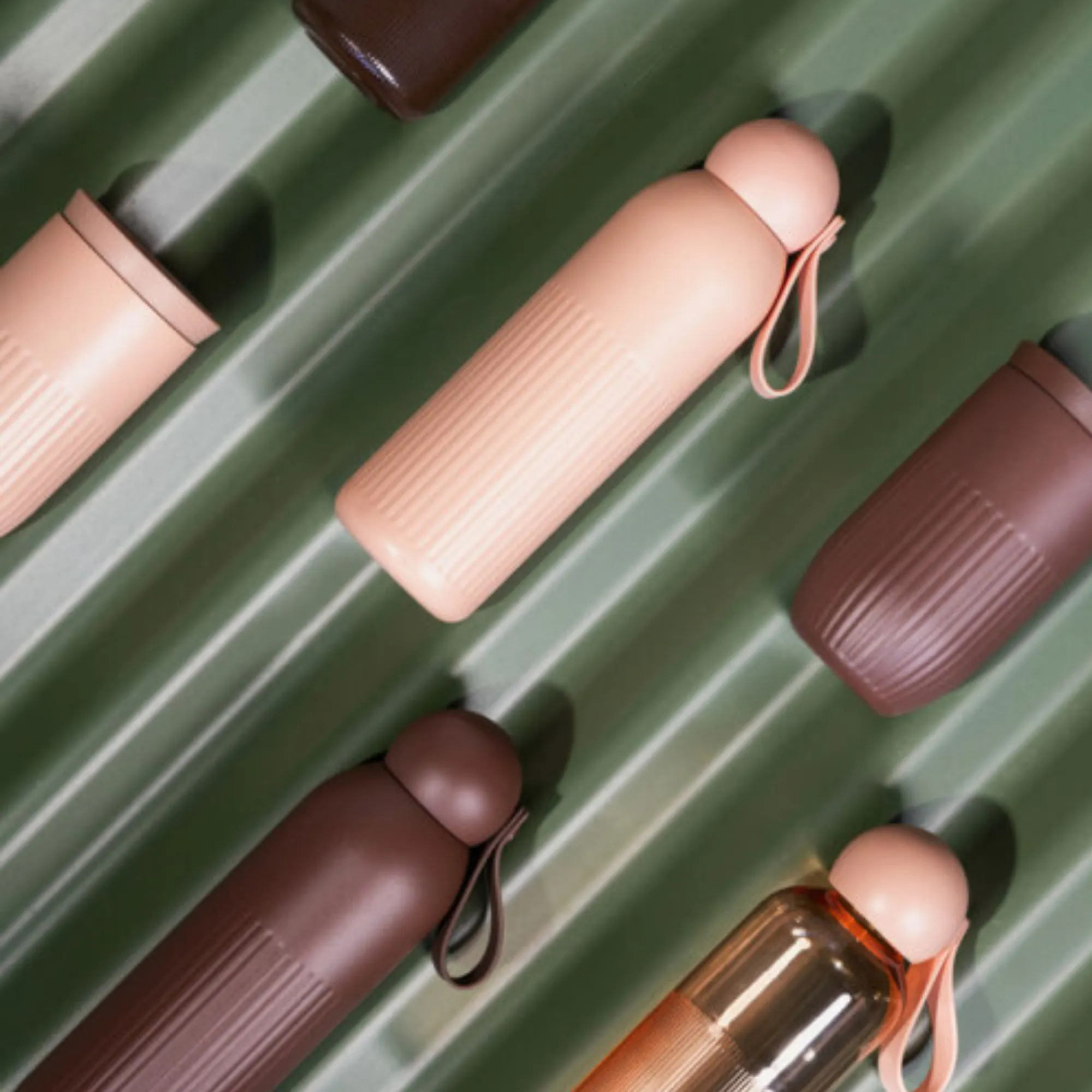 butelka, butelka sportowa, ergonomiczna, korek/yz, kolor beżowy