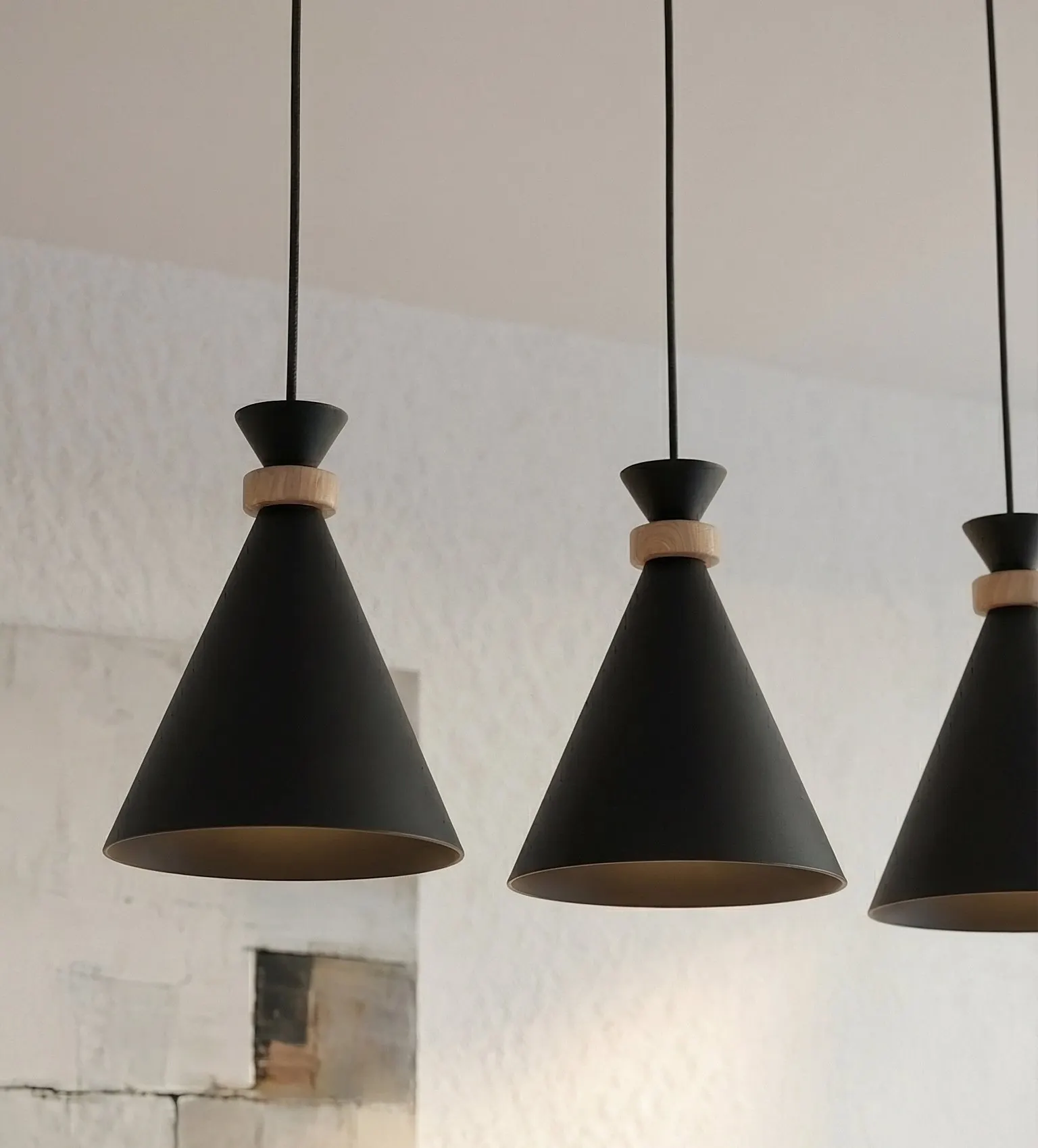 image lampa wisząca, kinkiet, stalowa?, czarna lampa, design minimalistyczny