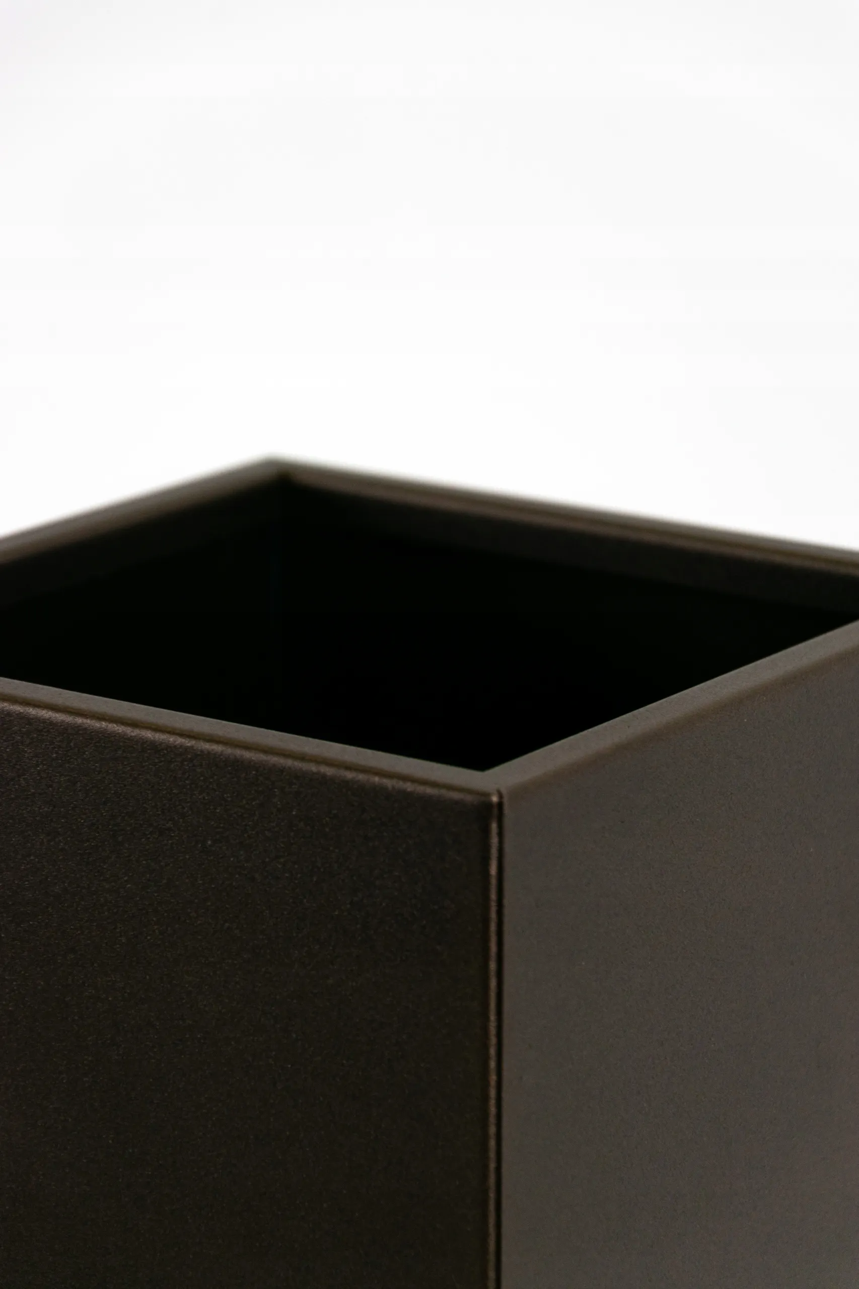 DONICZKA Osłonka na donice metalowa LORIENT S brązowa - LD_TZ000064