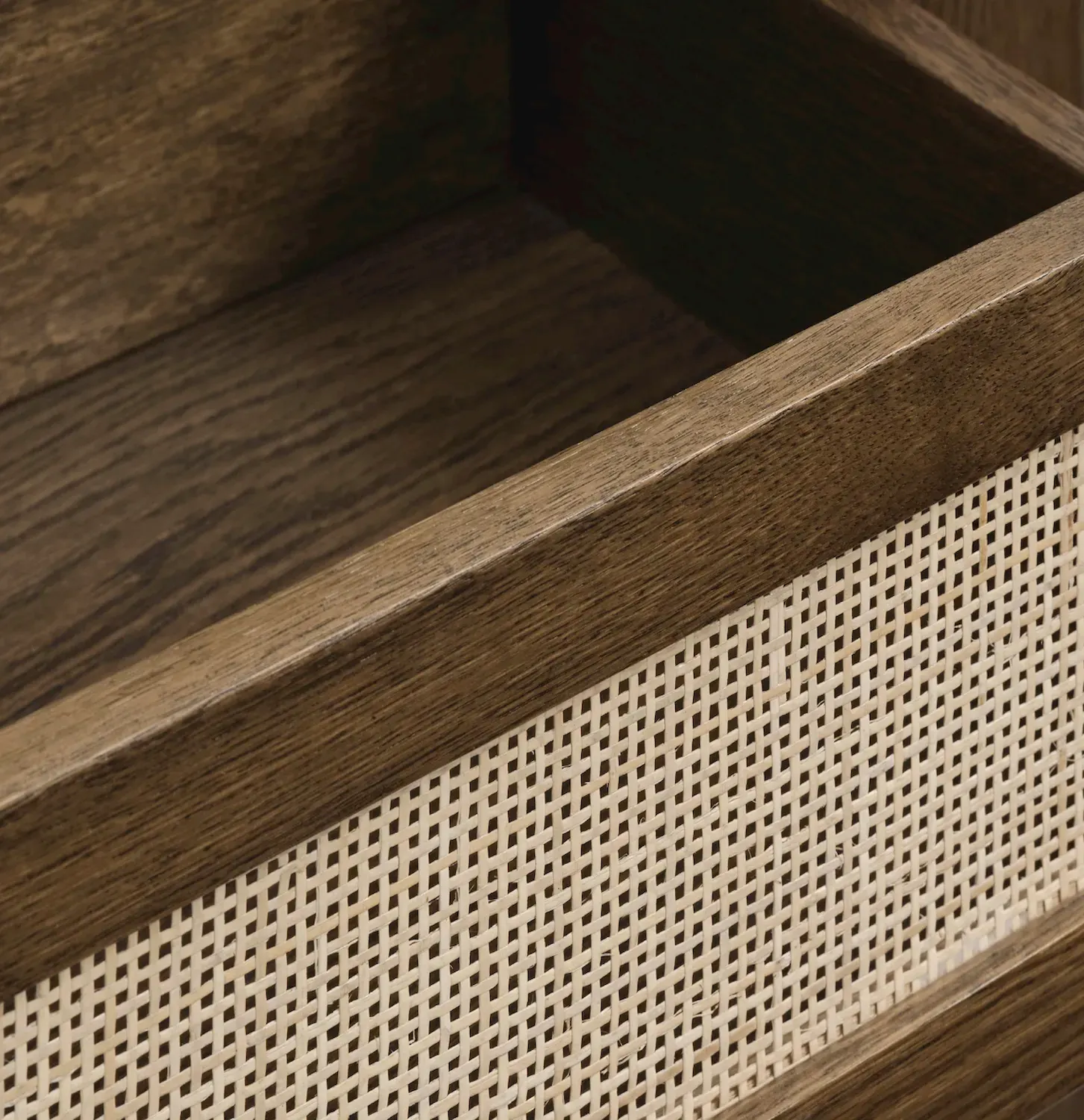 Konsola z półką i rattanową szufladą BARRALI - dąb wędzony, naturalny - UN_47282930