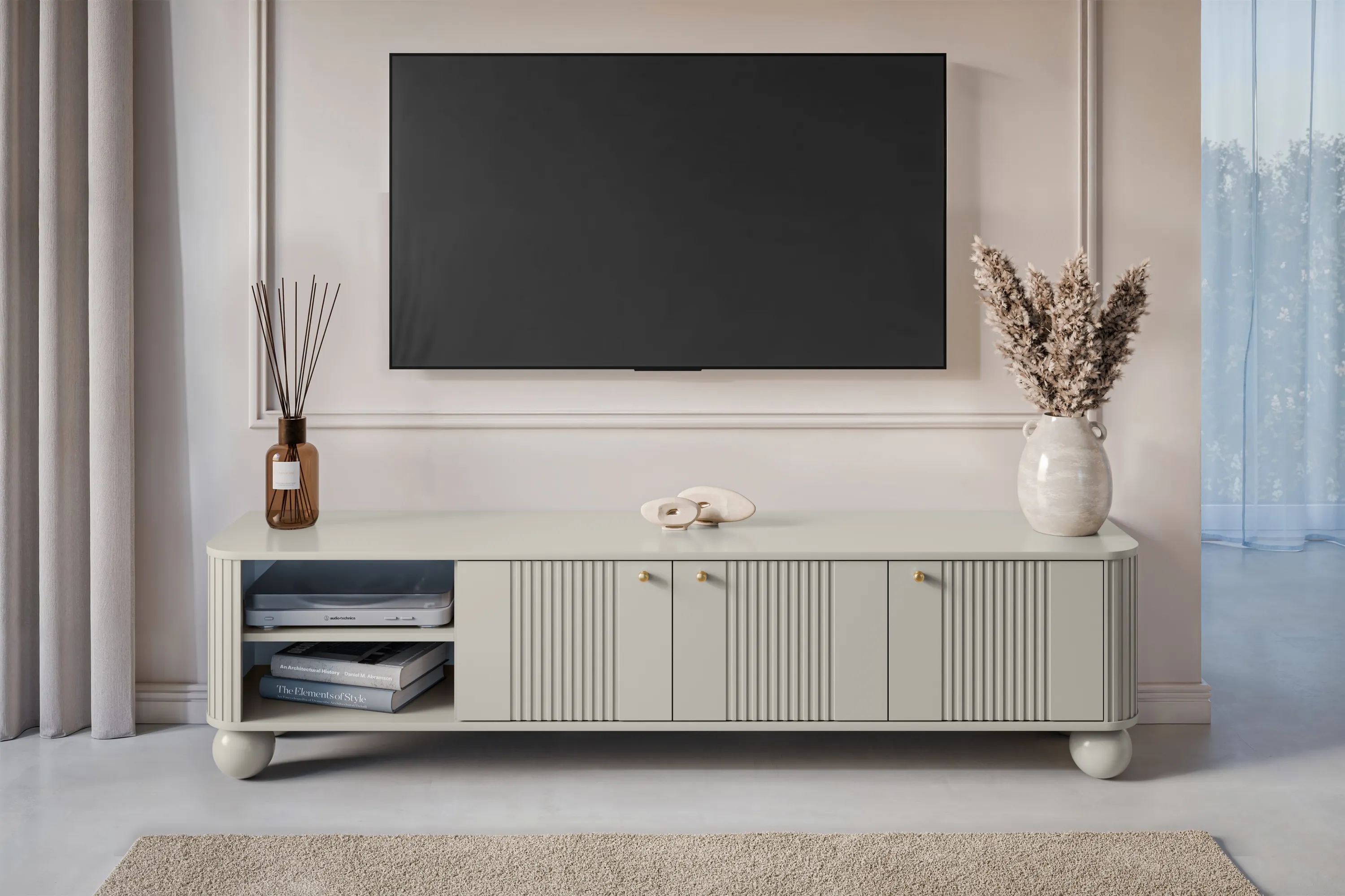 Szafka RTV 3-drzwiowa VESPER RTV 187 ryflowany front cashmere złote uchwyty nogi kule - B_163658