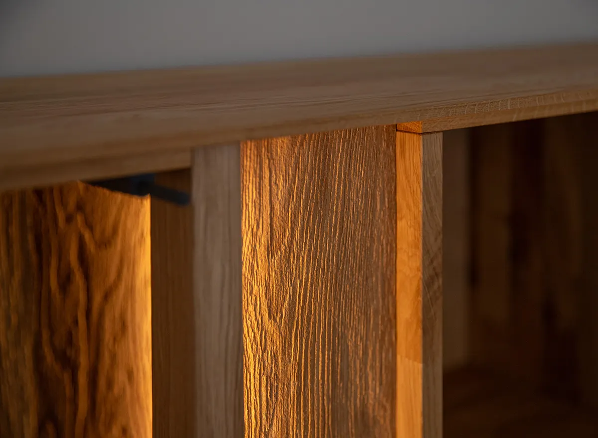 Witryna niska szklana dębowa COLLODI z oświetleniem - dąb olejowany - ZICOL13