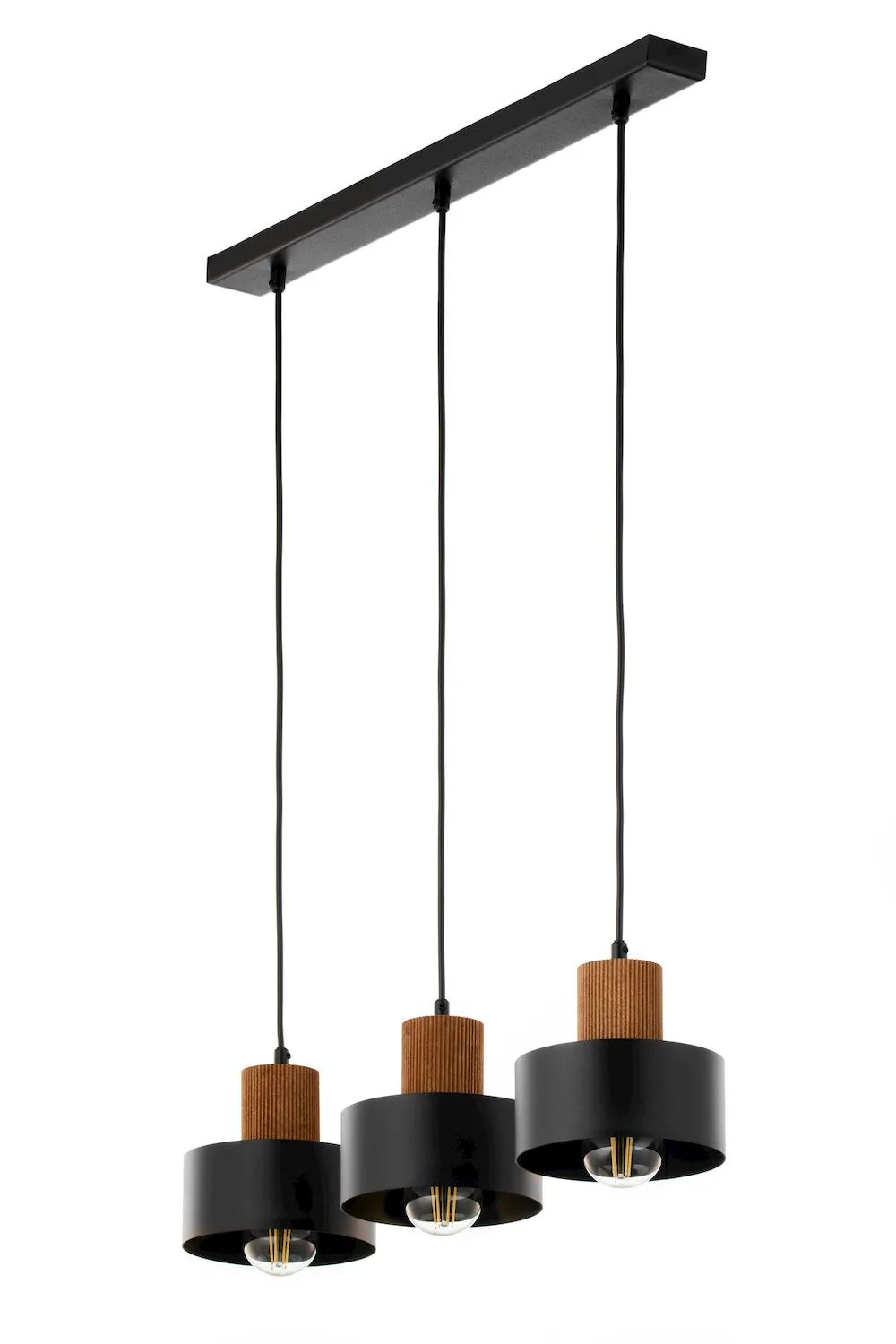 image lampa wisząca, trzy źródła światła, czarna obudowa metalowa, drewniane elementy, kabel zawieszany