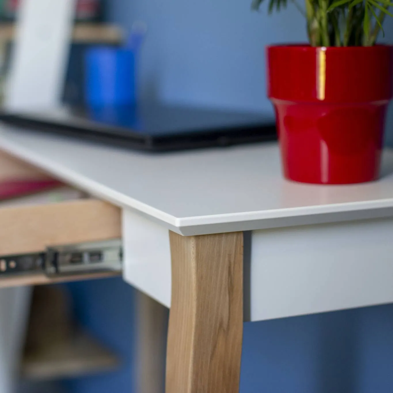 Biurko z szufladą LILLO 105x40 biały blat/drewniane nogi - RAGABAWDLIL31