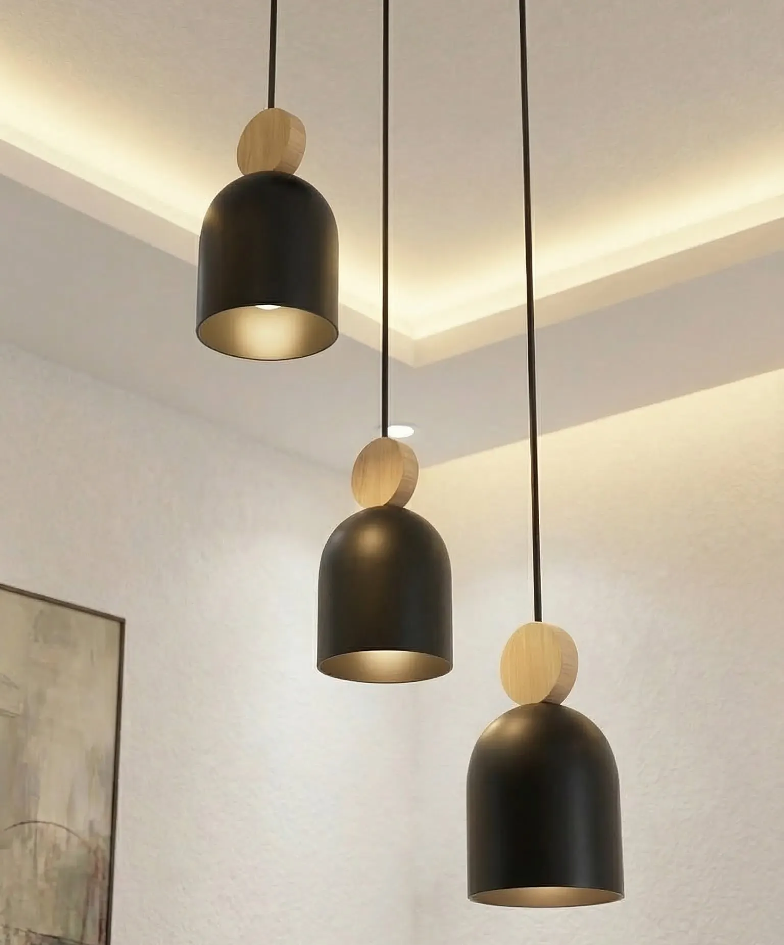 lampa wisząca, pendant light, czarna lampa, drewniana ozdoba, oświetlenie wnętrz