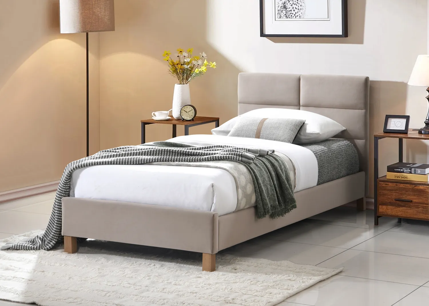 Łóżko z zagłówkiem SIERRA VELVET 90x200 Bluvel 28 beżowy nóżki drewniane Signal