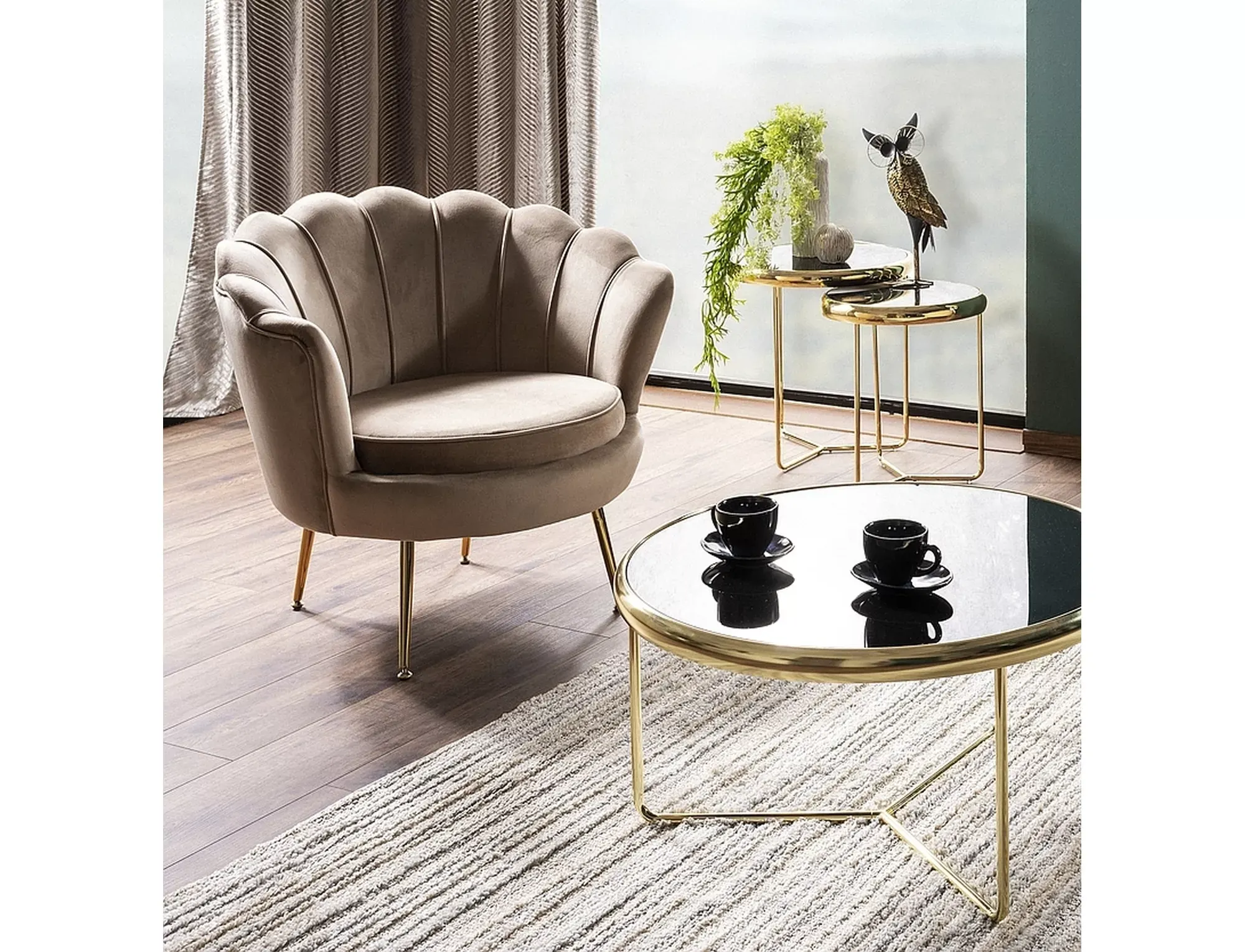 Fotel aksamitny CAMELLIA 1 VELVET Bluvel 28 beżowa złoty Signal