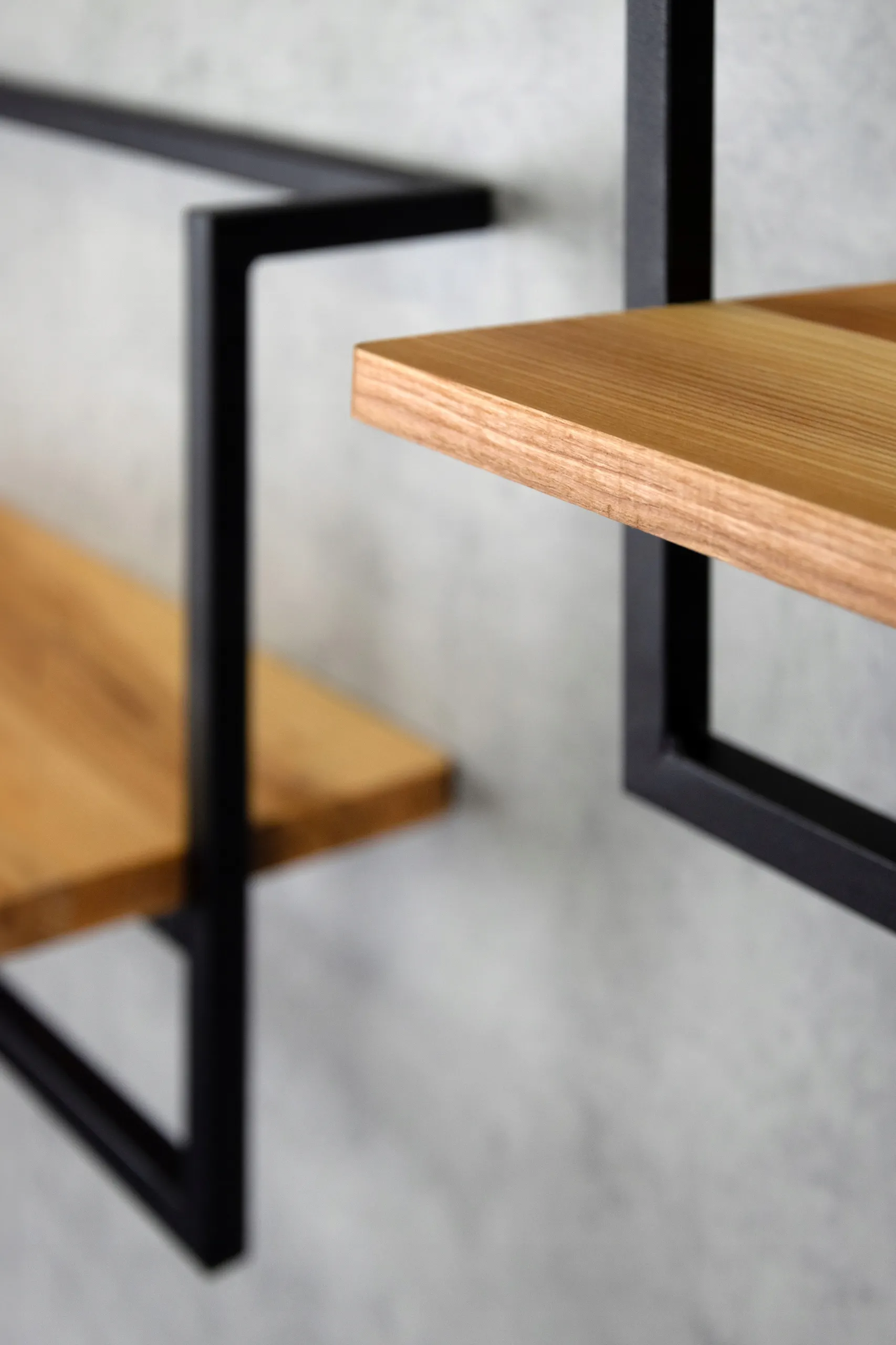 Kwietnik wiszący mwtal drewno NESLE M czarny naturalny - LD_TZ000083