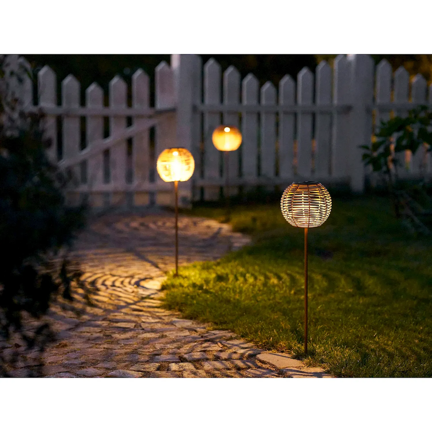 Lampa ogrodowa CARLISLE LED ładowalna z wbudowanym panelem słonecznym — zdjęcie 8