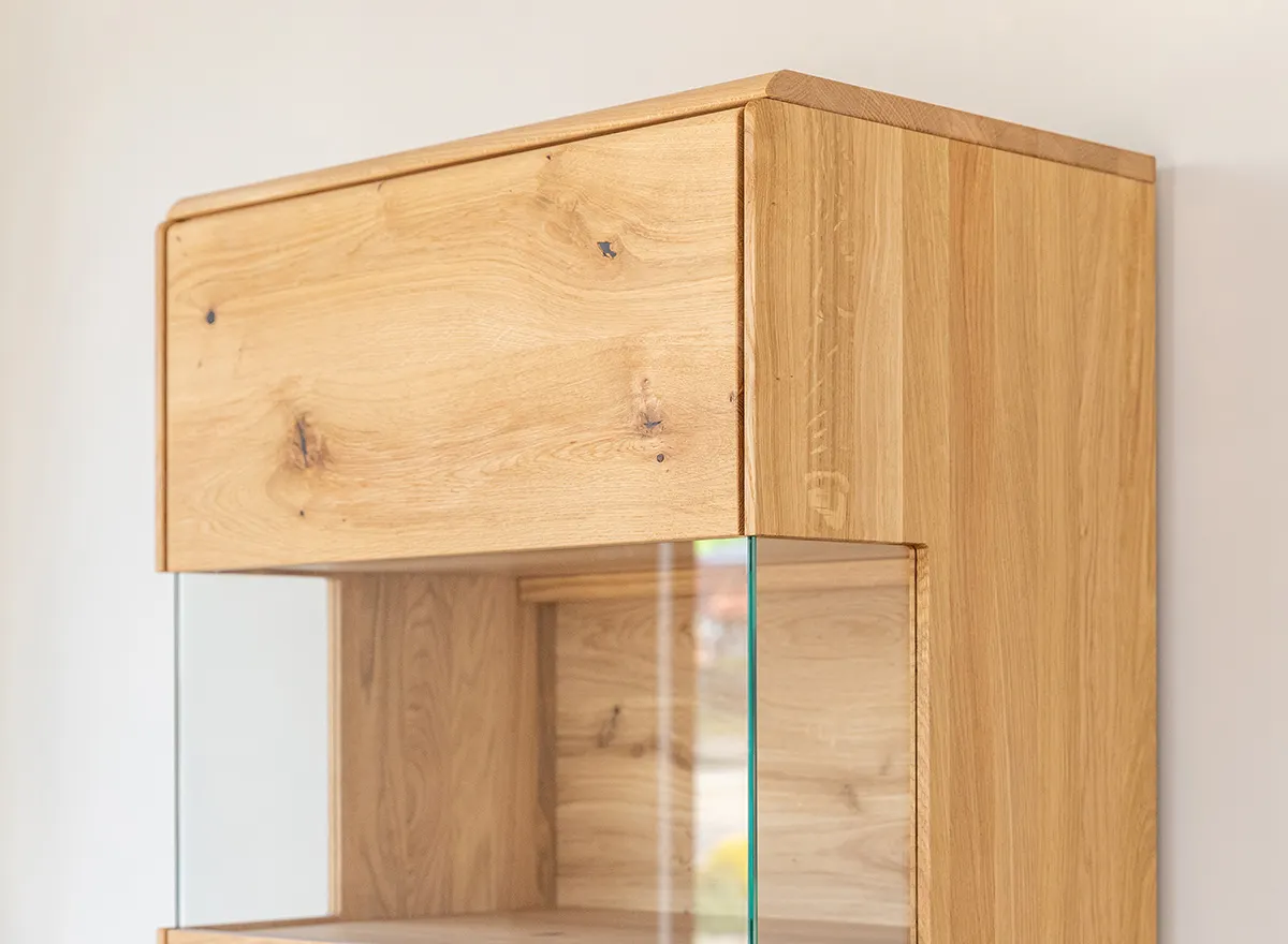 Witryna drewniana szklana DIVISIONE z oświetleniem prawa dąb olejowany - ZIDIV01R