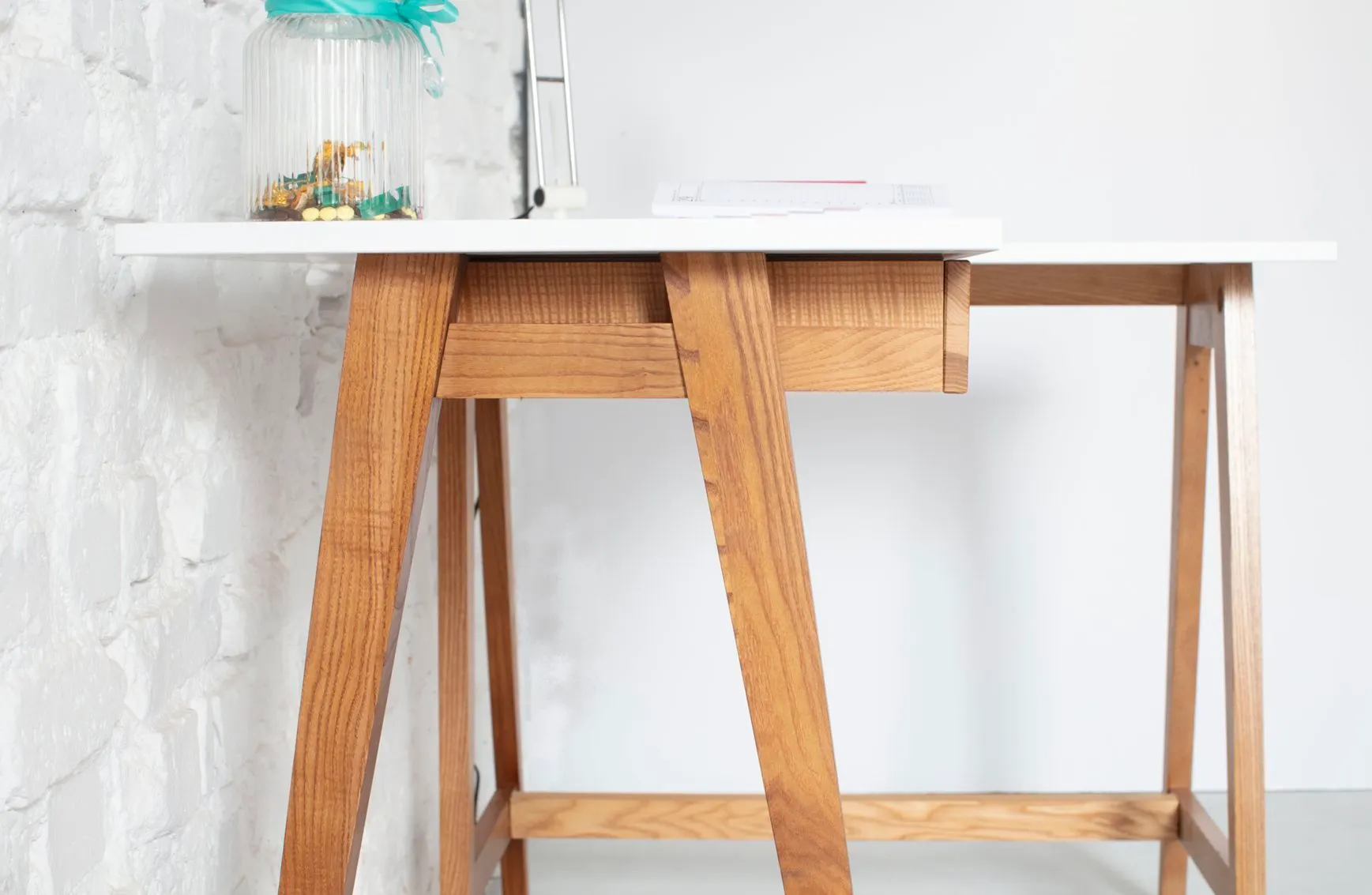 Biurko narożne z szufladą LUKA prawostronne 115x85 granatowy blat/nogi kolor dąb - RGB_CDLUK115_OAK_R