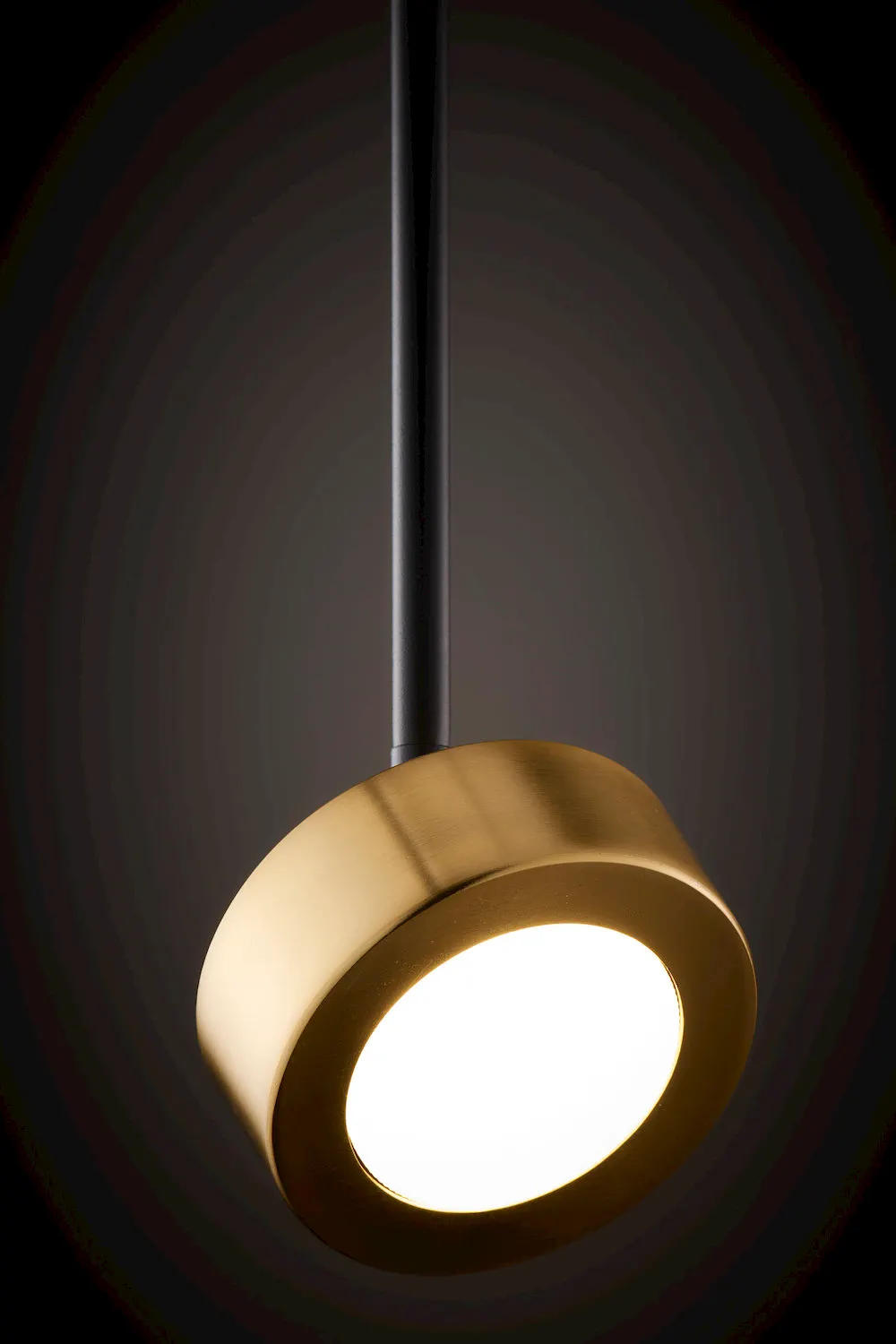 lampa wisząca, kinkiet, metalowa oprawa, kolor złoty, lampka LED