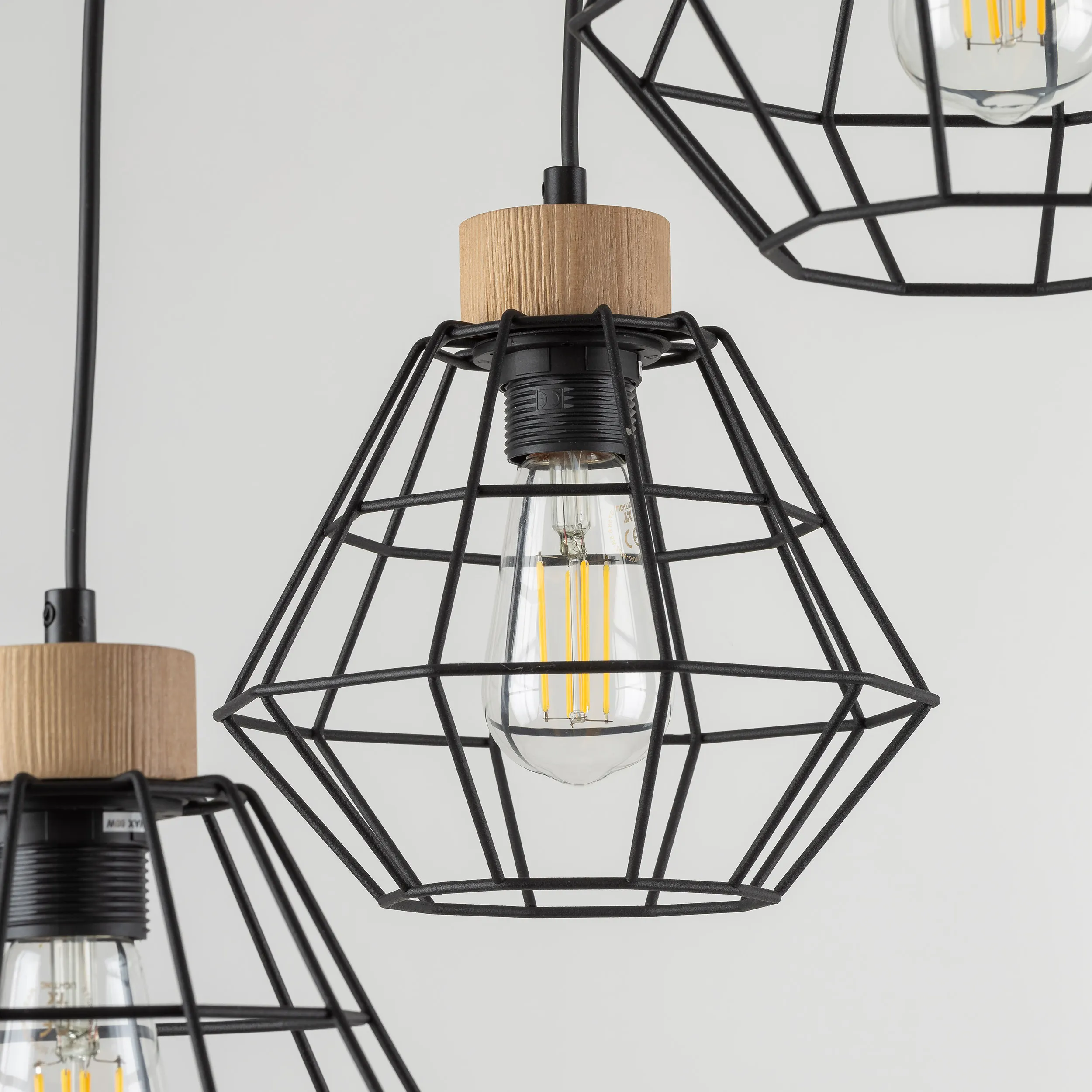 Lampa wisząca RAFAEL czarna z drewnianym elementem potrójna 90x45cm - TK_4625