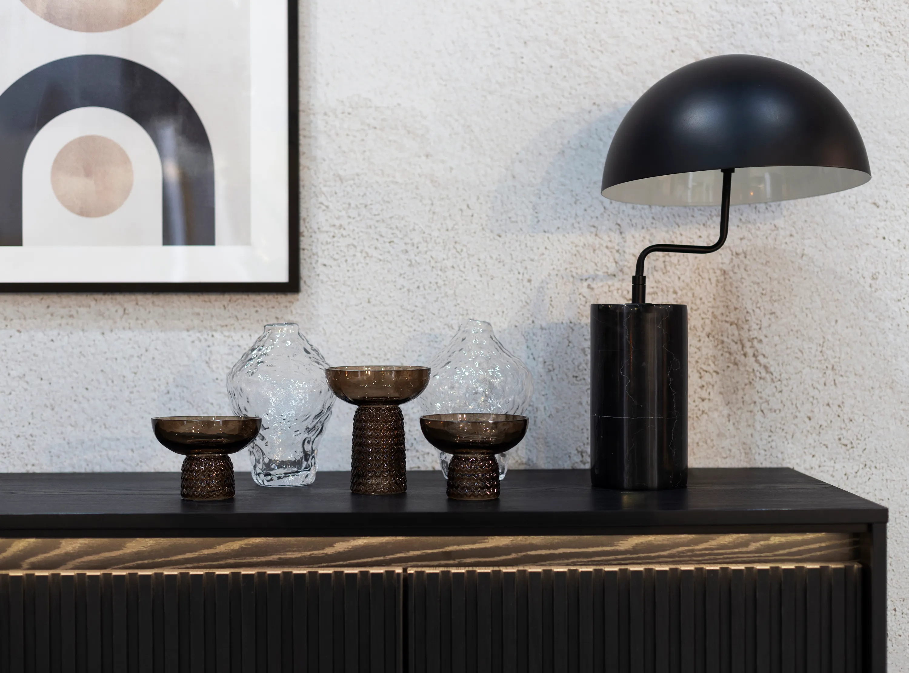 Komoda z oświetleniem TREND TR-03 4D ryflowana czarna - TR3C-V2