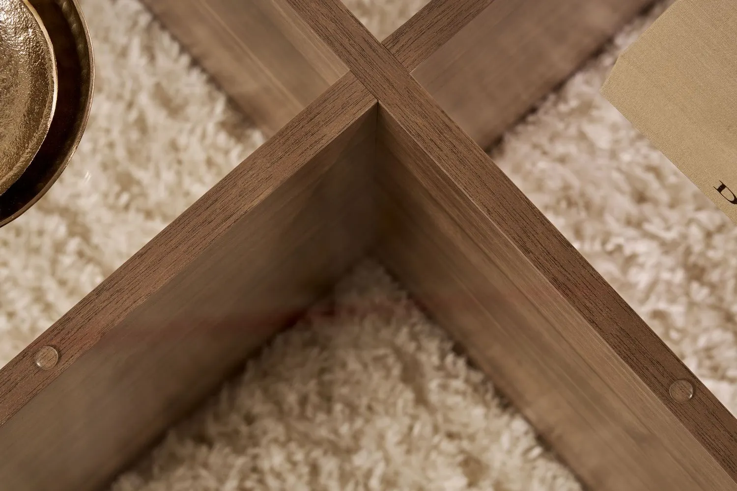 Stolik kawowy okrągły AERIS 75 cm orzechowy szklany blat transparentny - ASI_668NRD1105