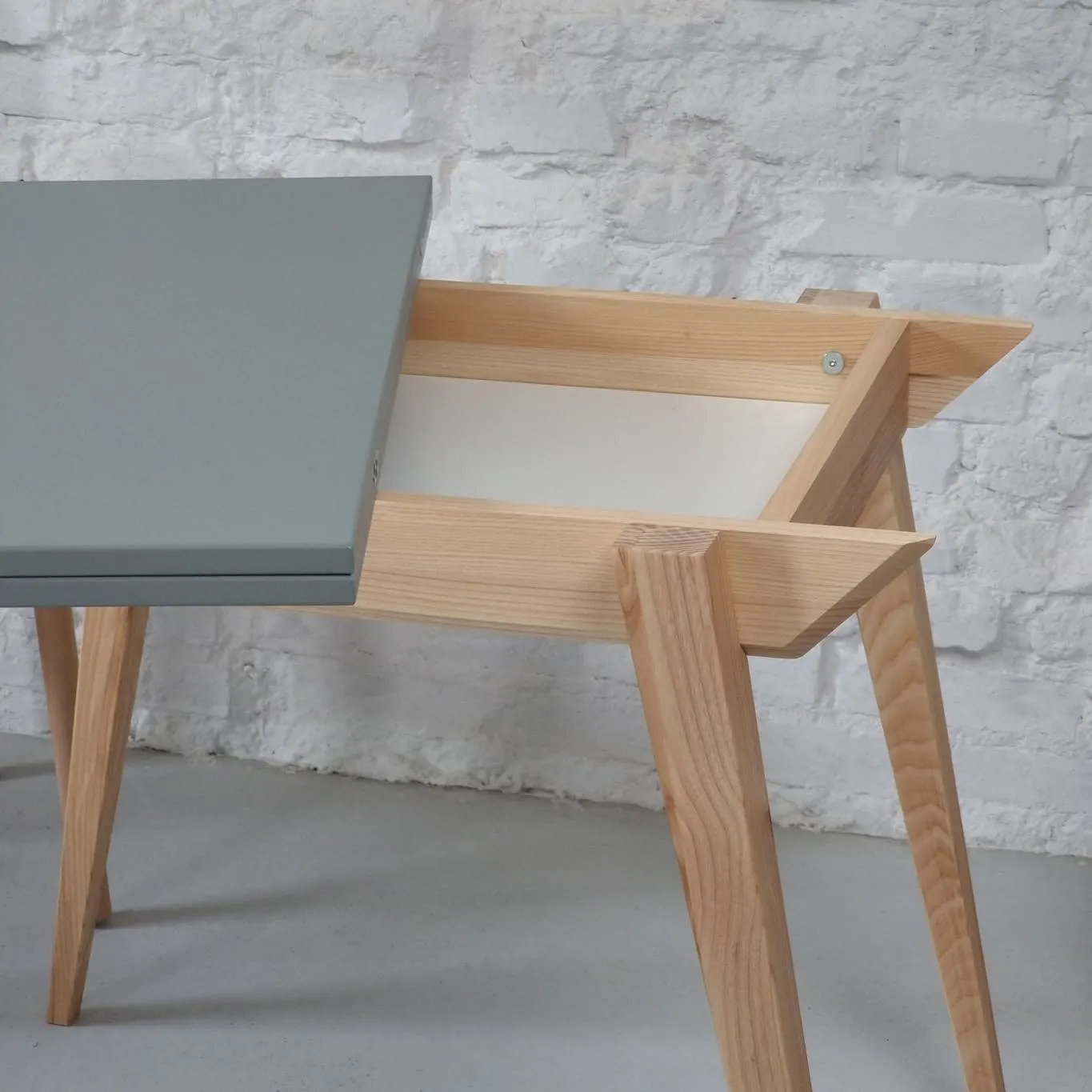 Stół rozkładany ENVELOPE 65x90-130cm ciemnoszary orzech - NRAGABATE_E6_WAL