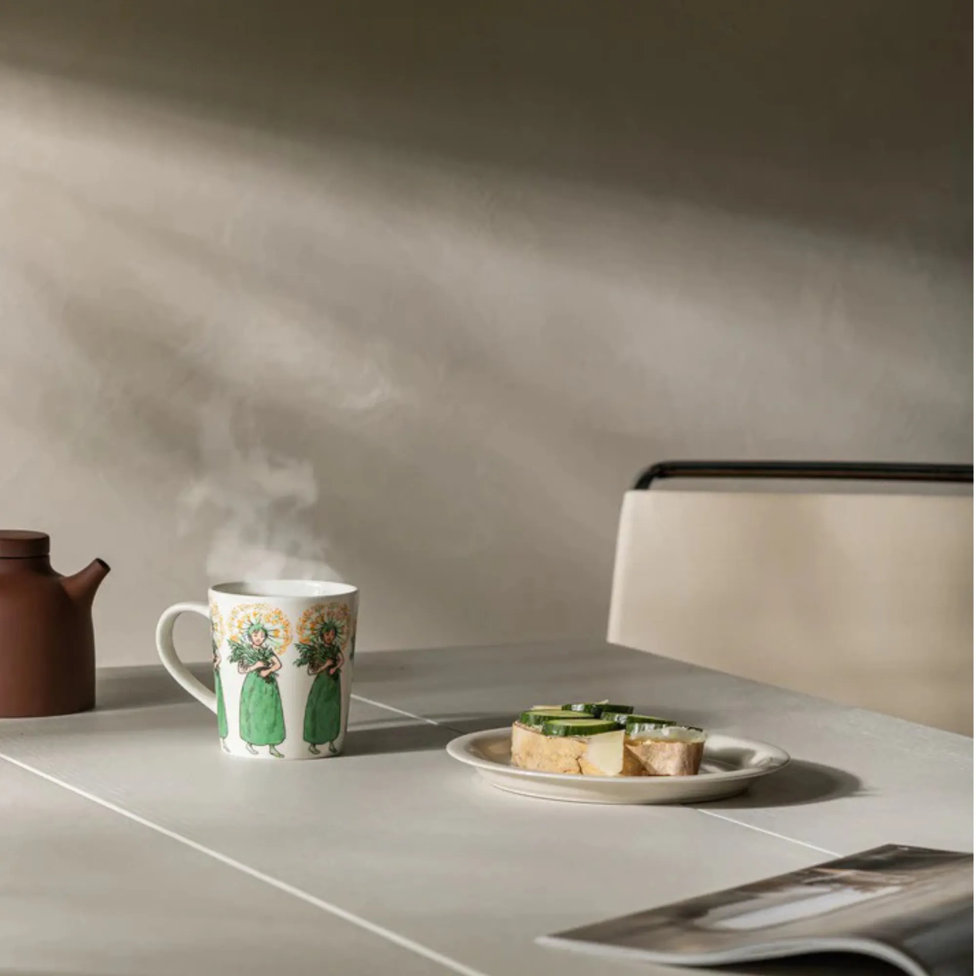 image kubek, mug, naczynie, zielona dekoracja, serwetka