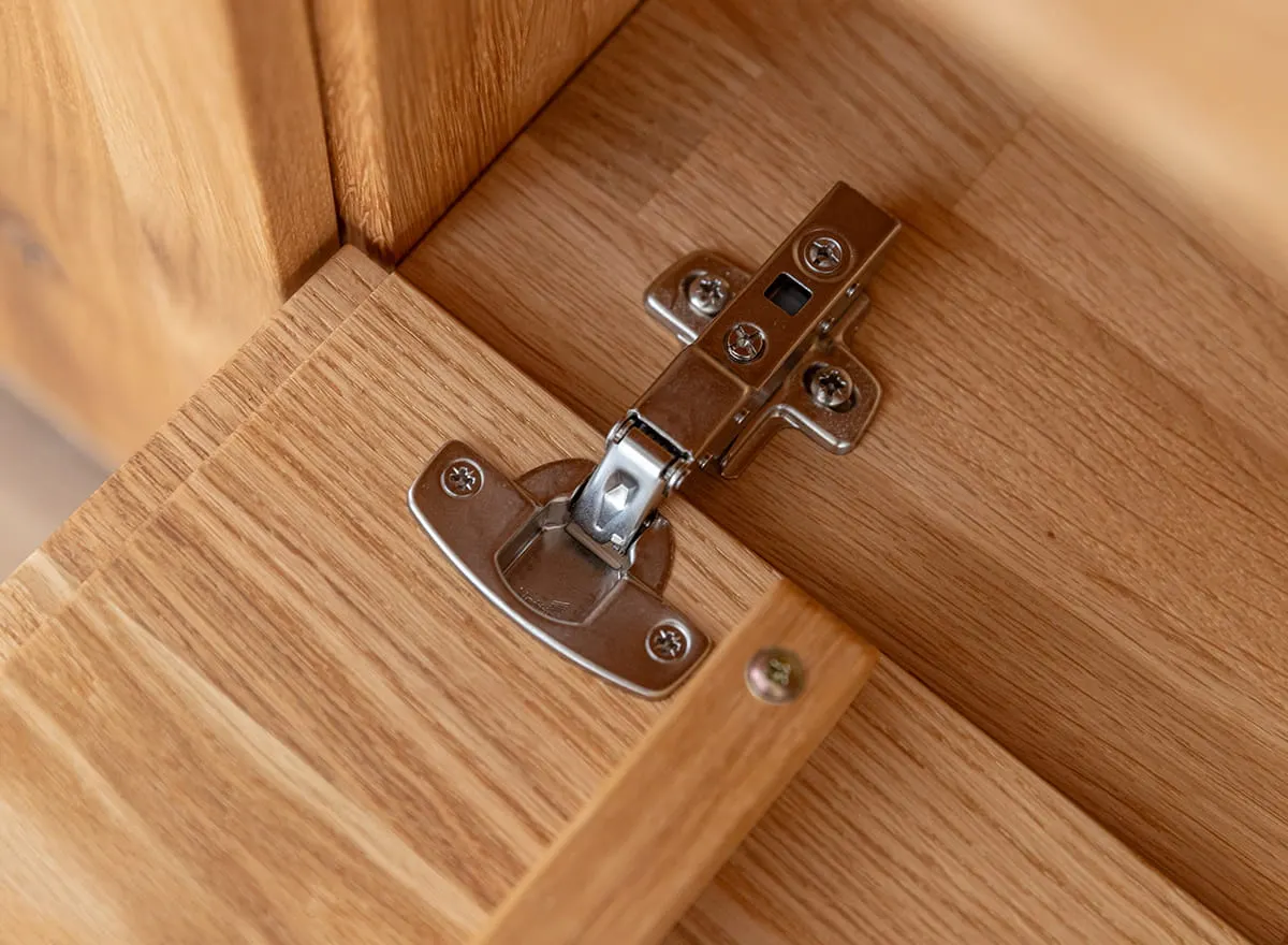 Komoda dębowa COLLODI 4-drzwiowa z oświetleniem 165 - dąb olejowany - ZICOL04