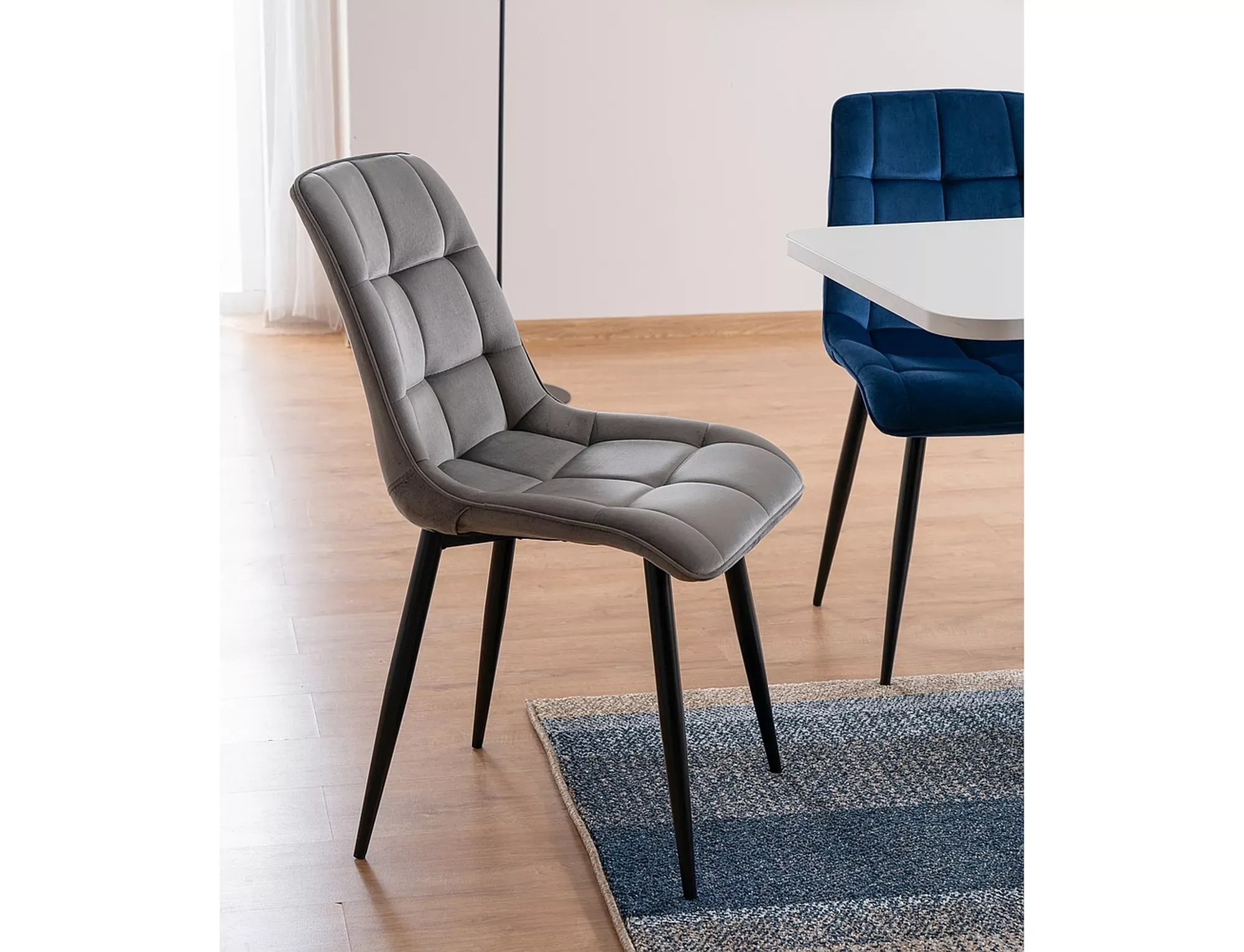 Krzesło tapicerowane CHIC VELVET Bluvel 14 pikowane szare czarne nogi